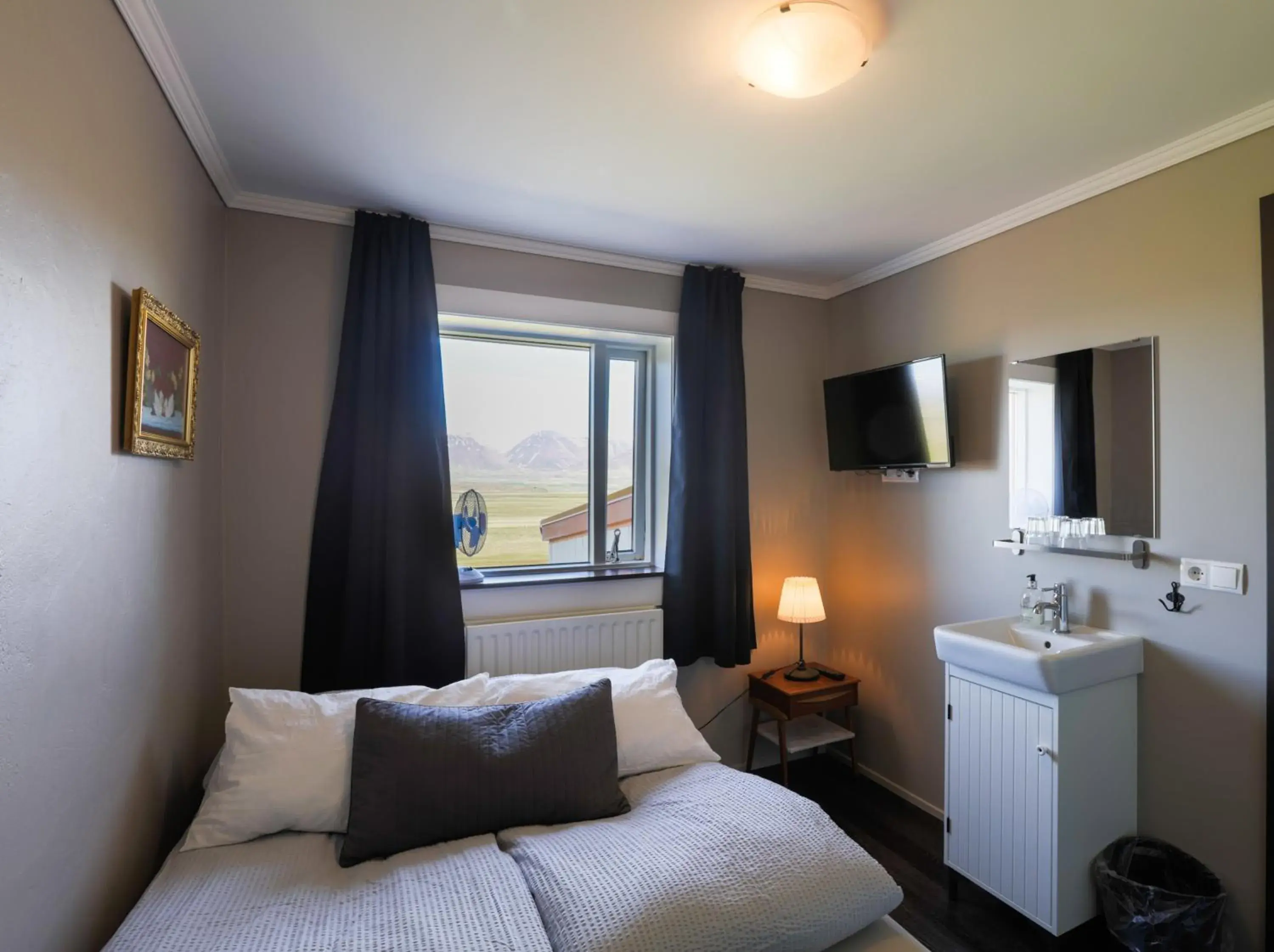 Double Room with Shared Toilet - single occupancy in Karuna Guesthouse Double Room with Shared Toilet - single occupancy in Karuna Guesthouse