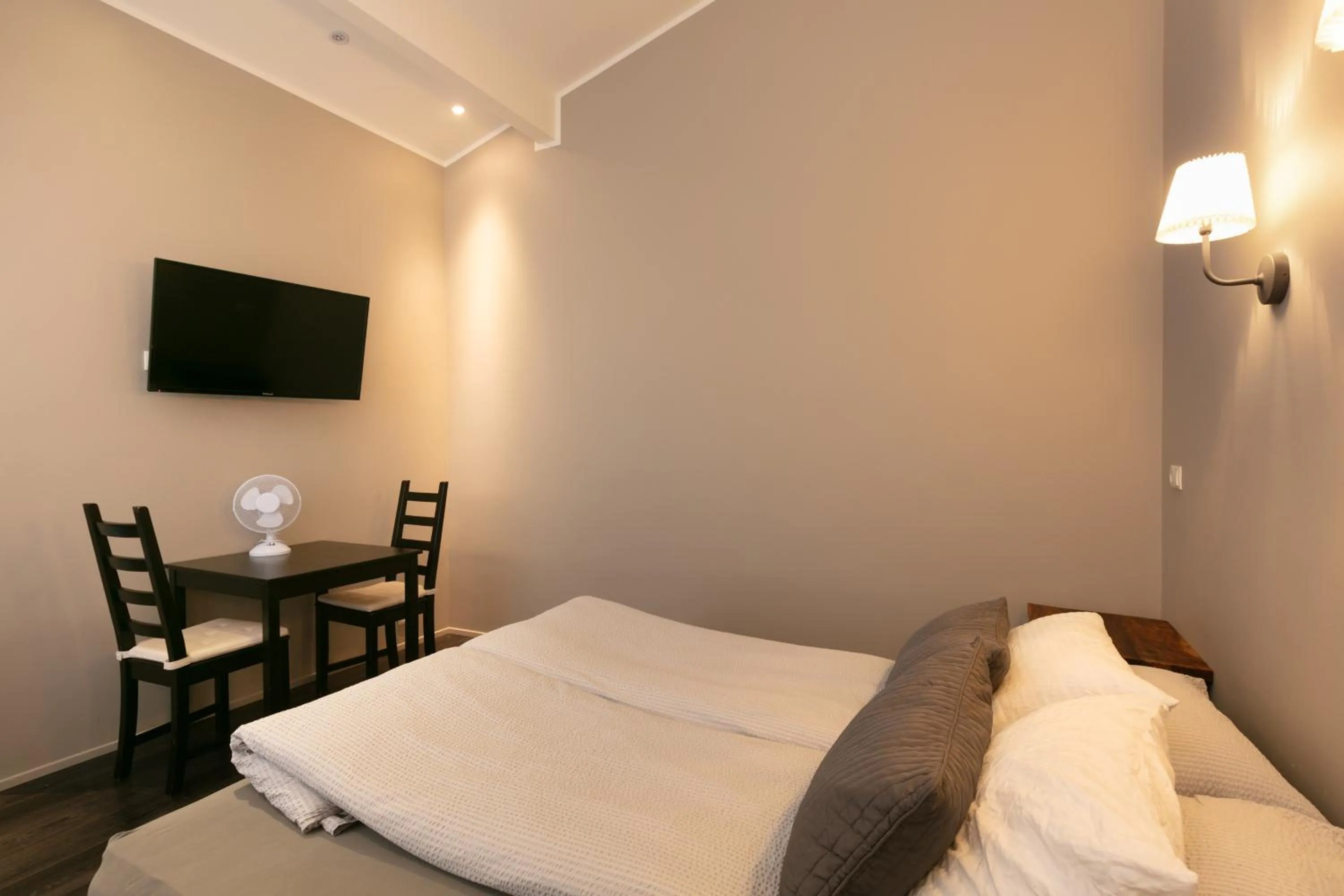 Bed in Karuna Guesthouse