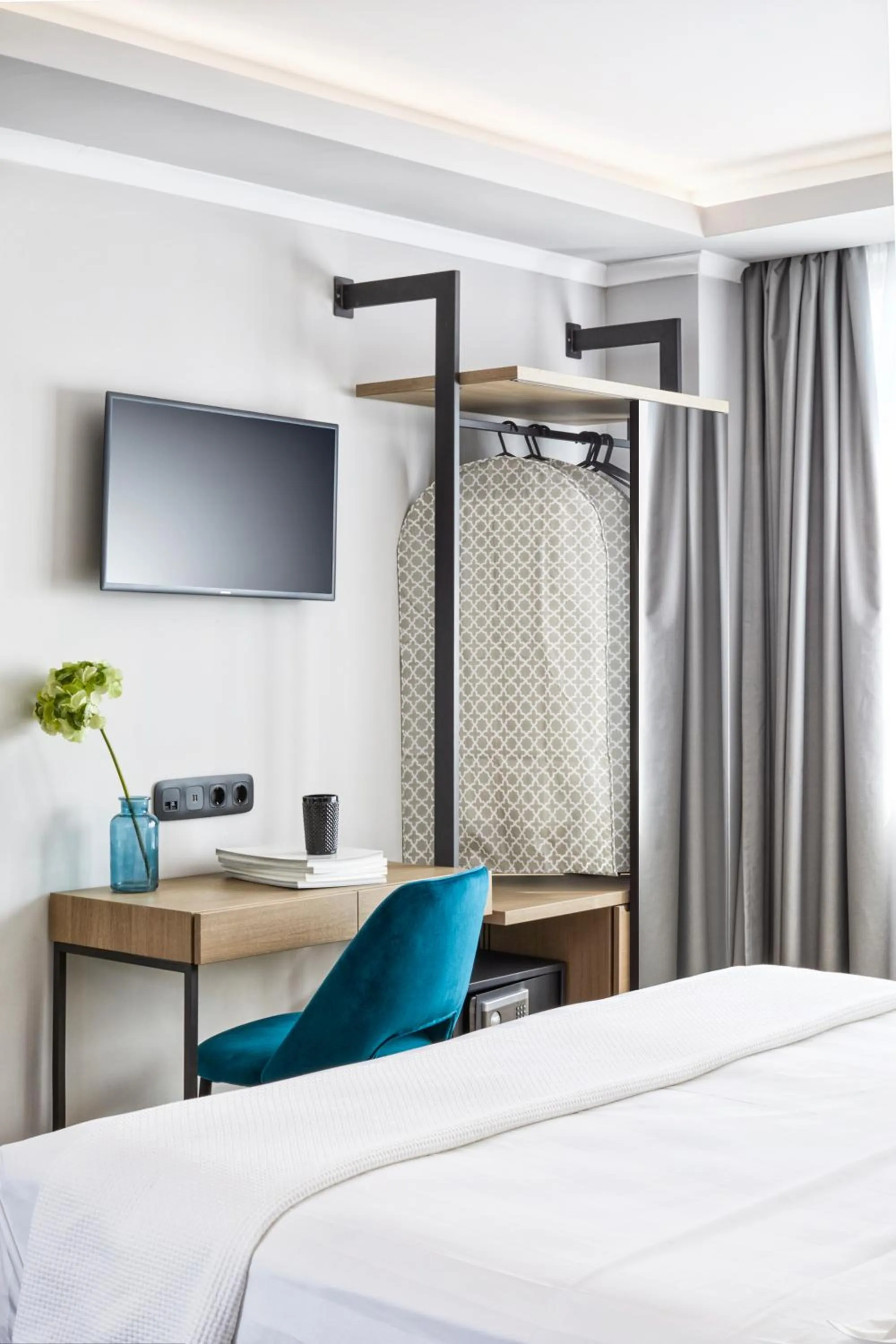 Bedroom, Bed in The Artist Athens