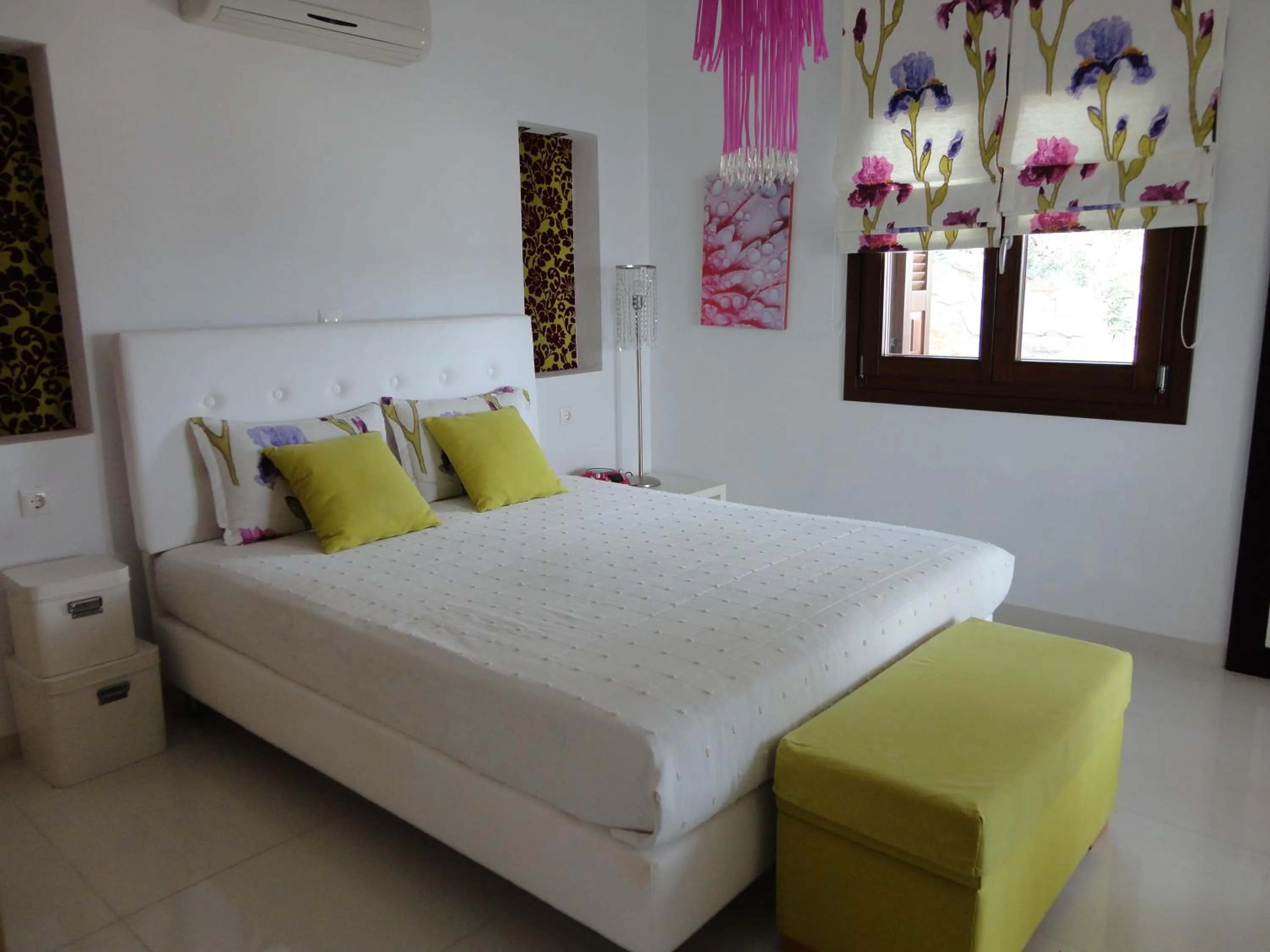 Bedroom, Bed in Skiathos Garden Cottages