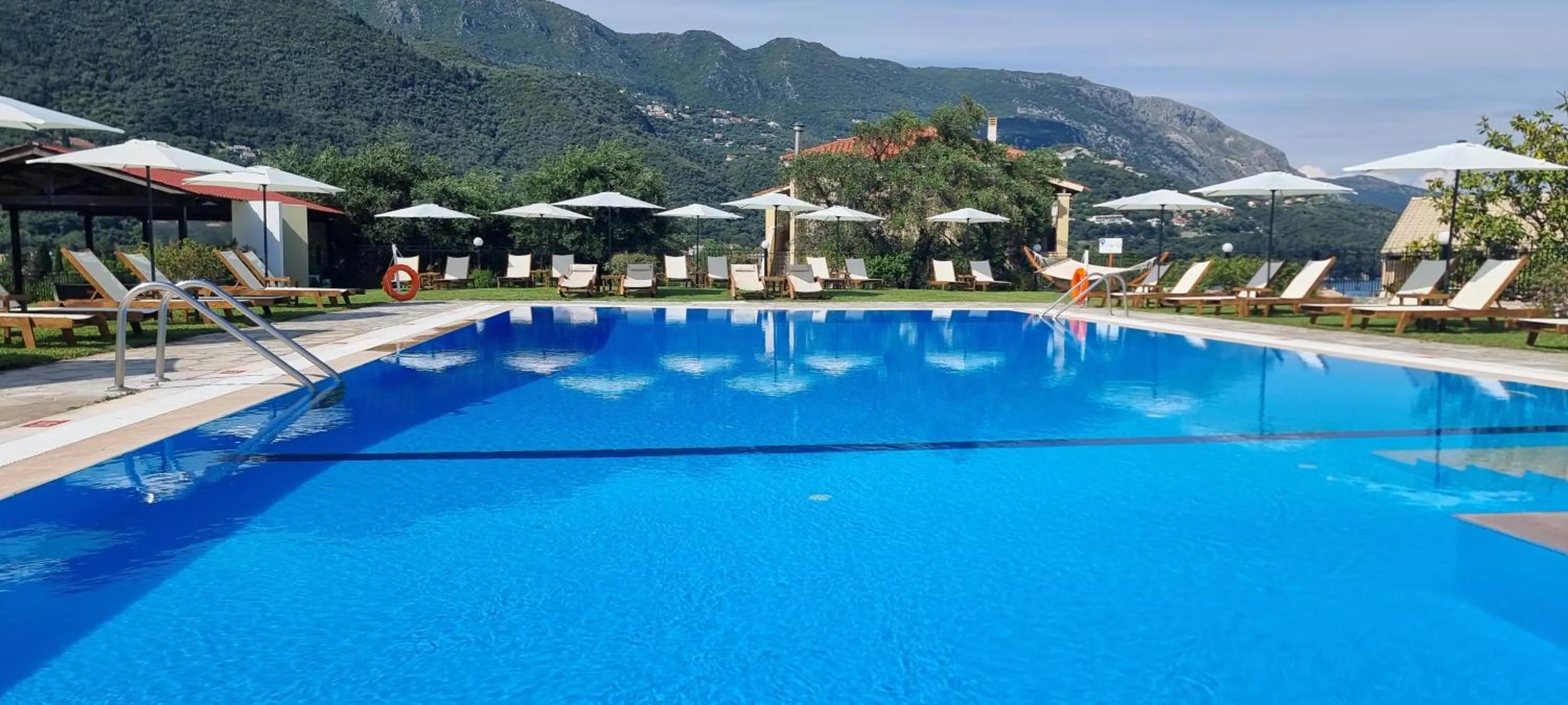 Swimming pool in Hotel Yannis Corfu