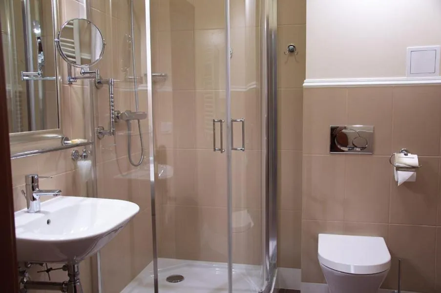 Shower in Hotel Skala