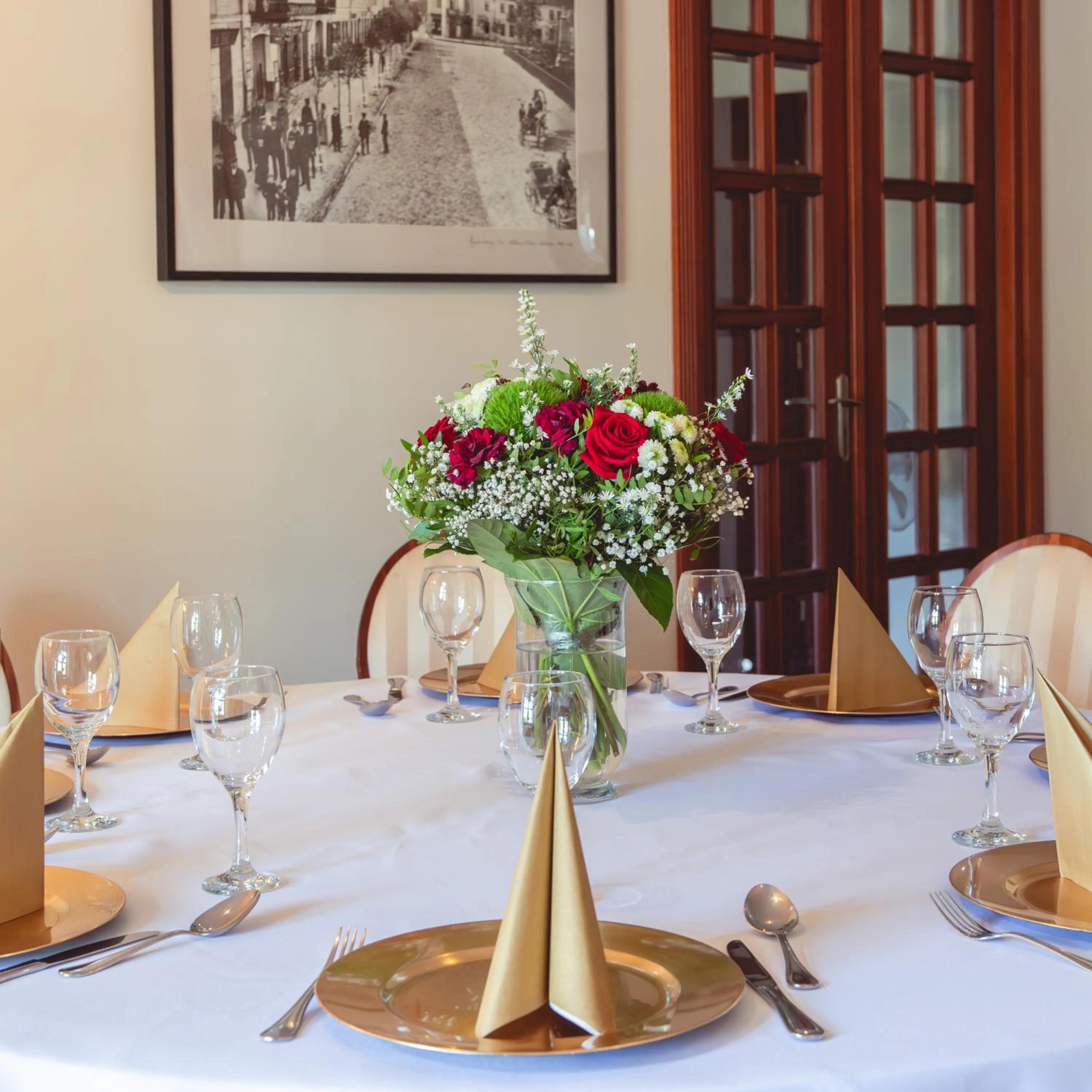 Restaurant/places to eat in Hotel Skala