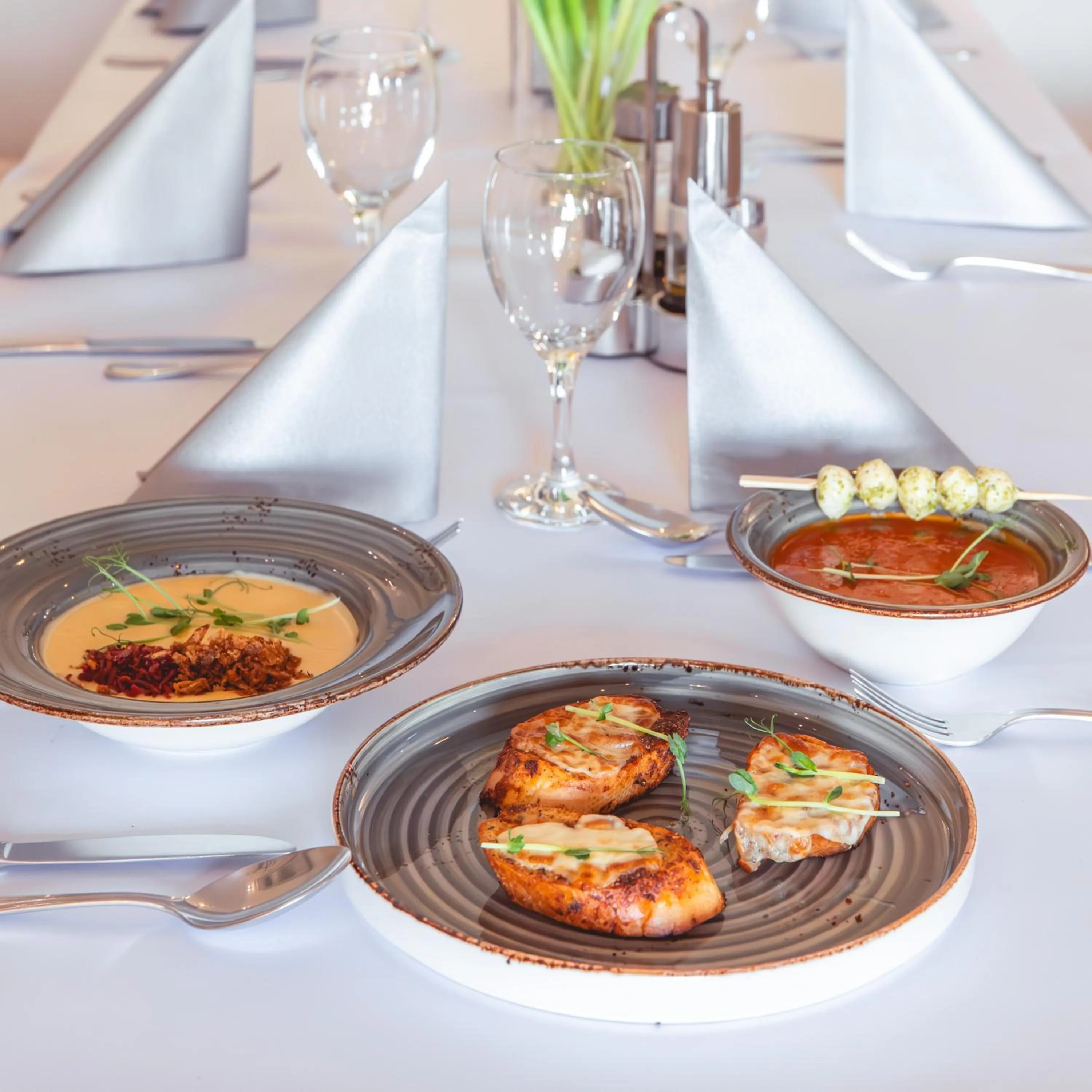 Restaurant/places to eat in Hotel Skala