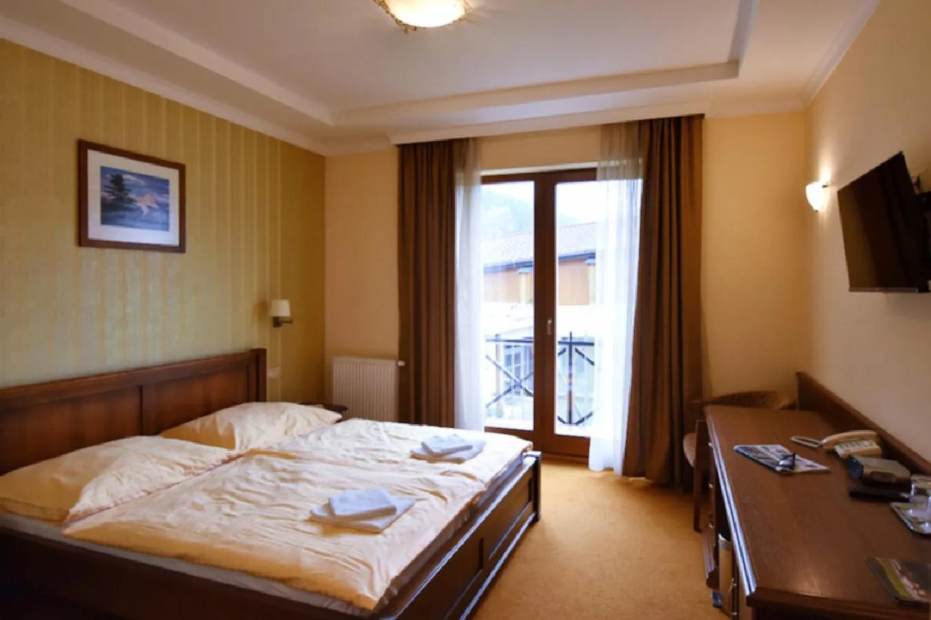 Photo of the whole room, Bed in Country Saloon Belá