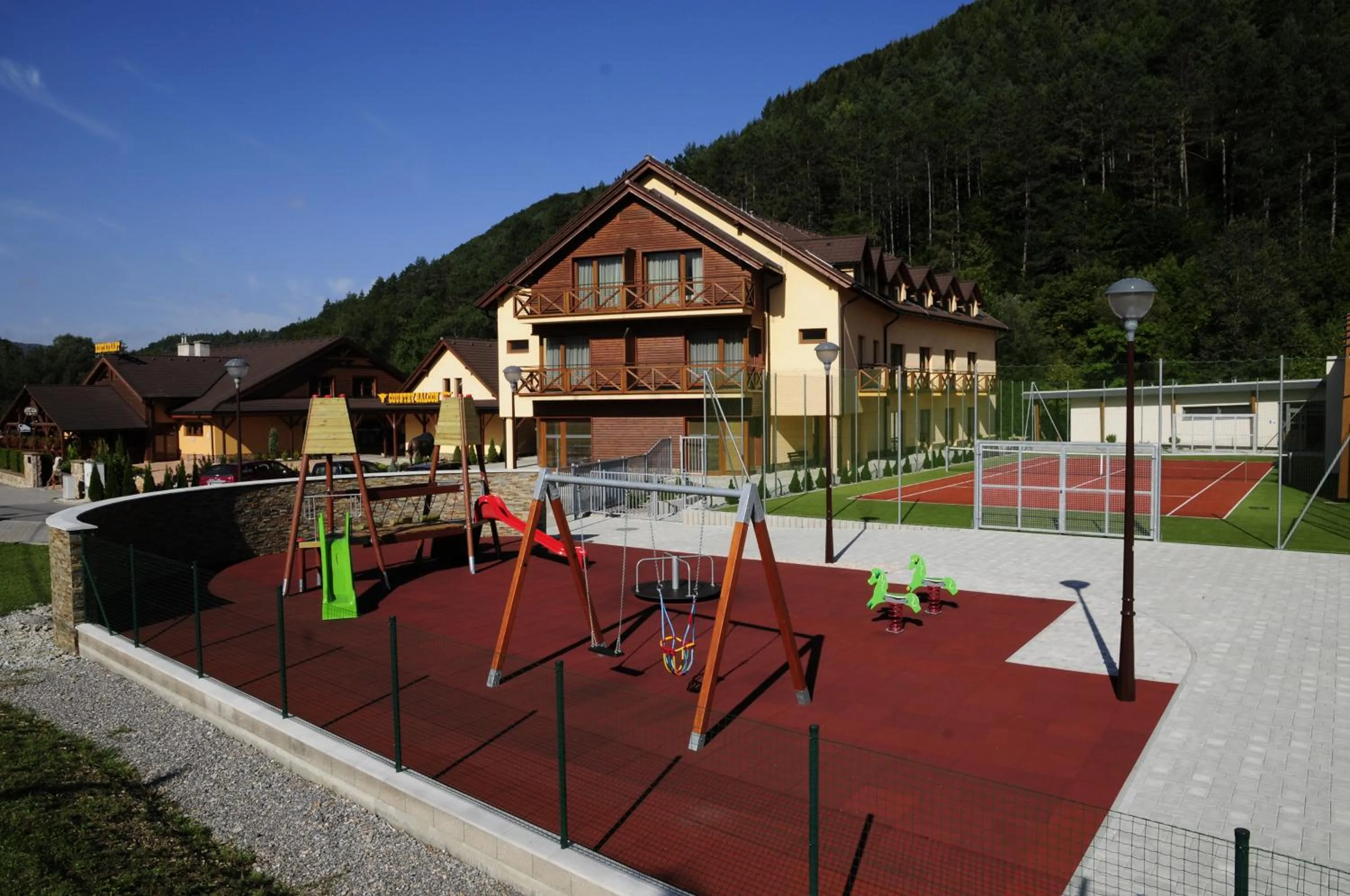 Country Saloon Belá