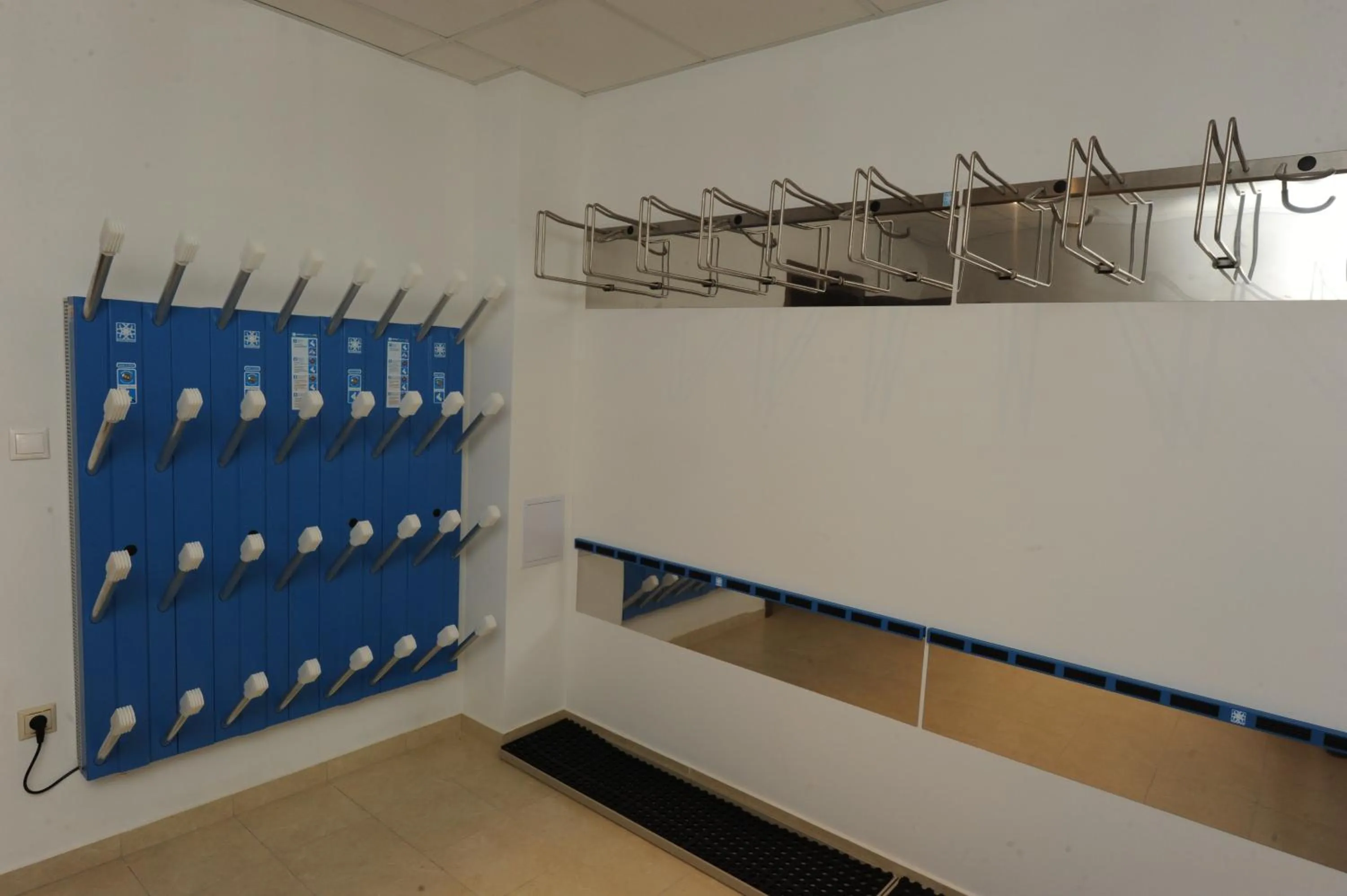 Other in Country Saloon Belá