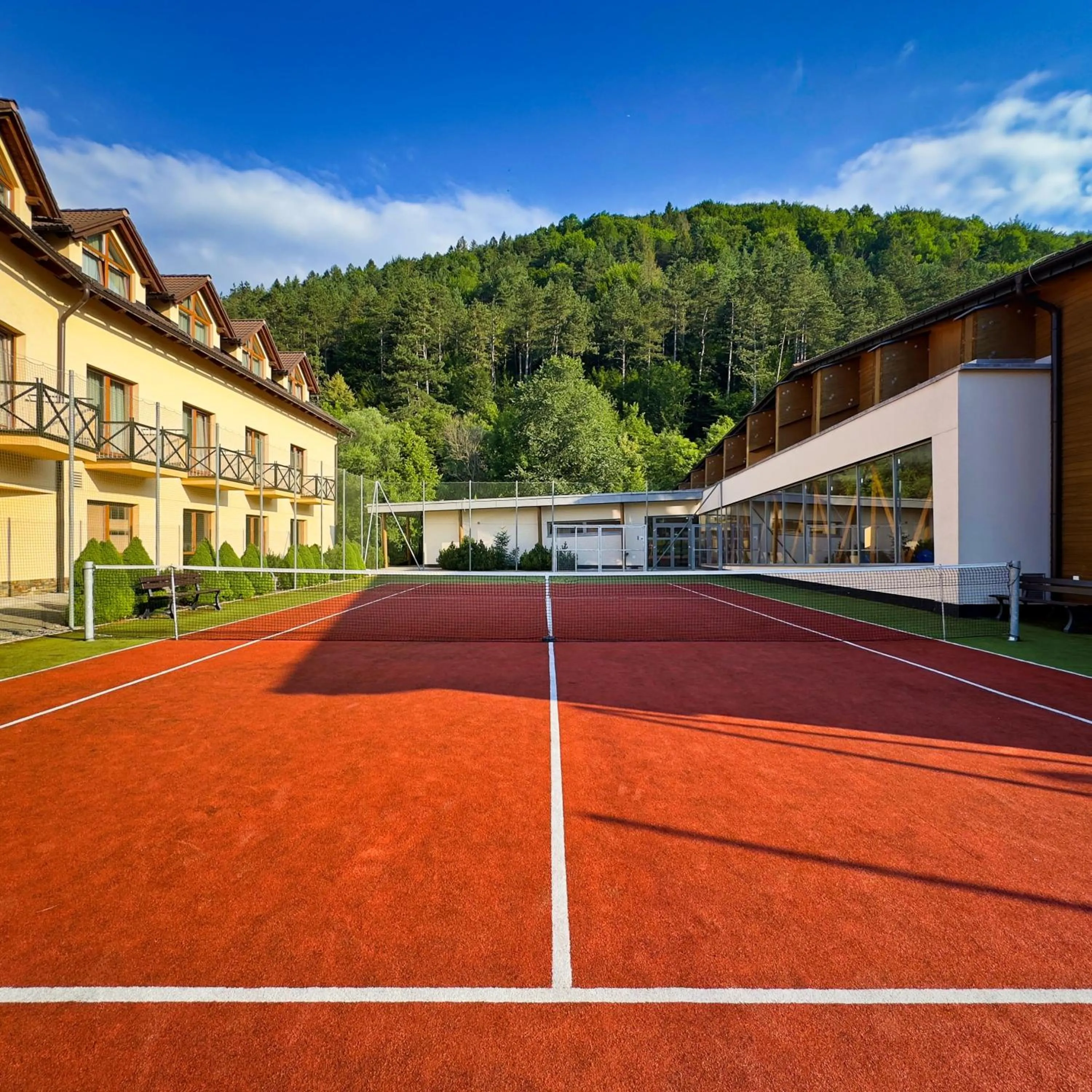 Country Saloon Belá
