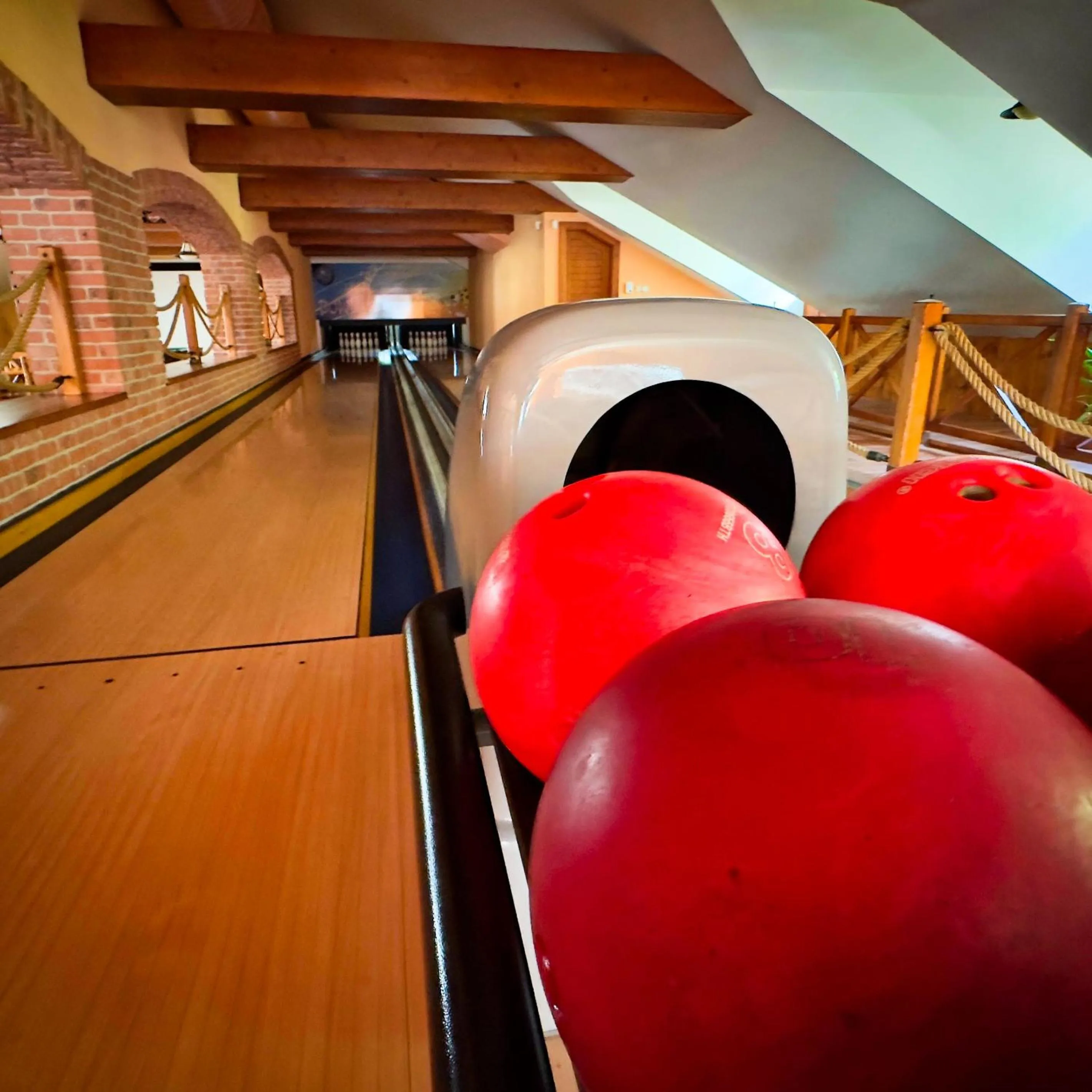 Country Saloon Belá