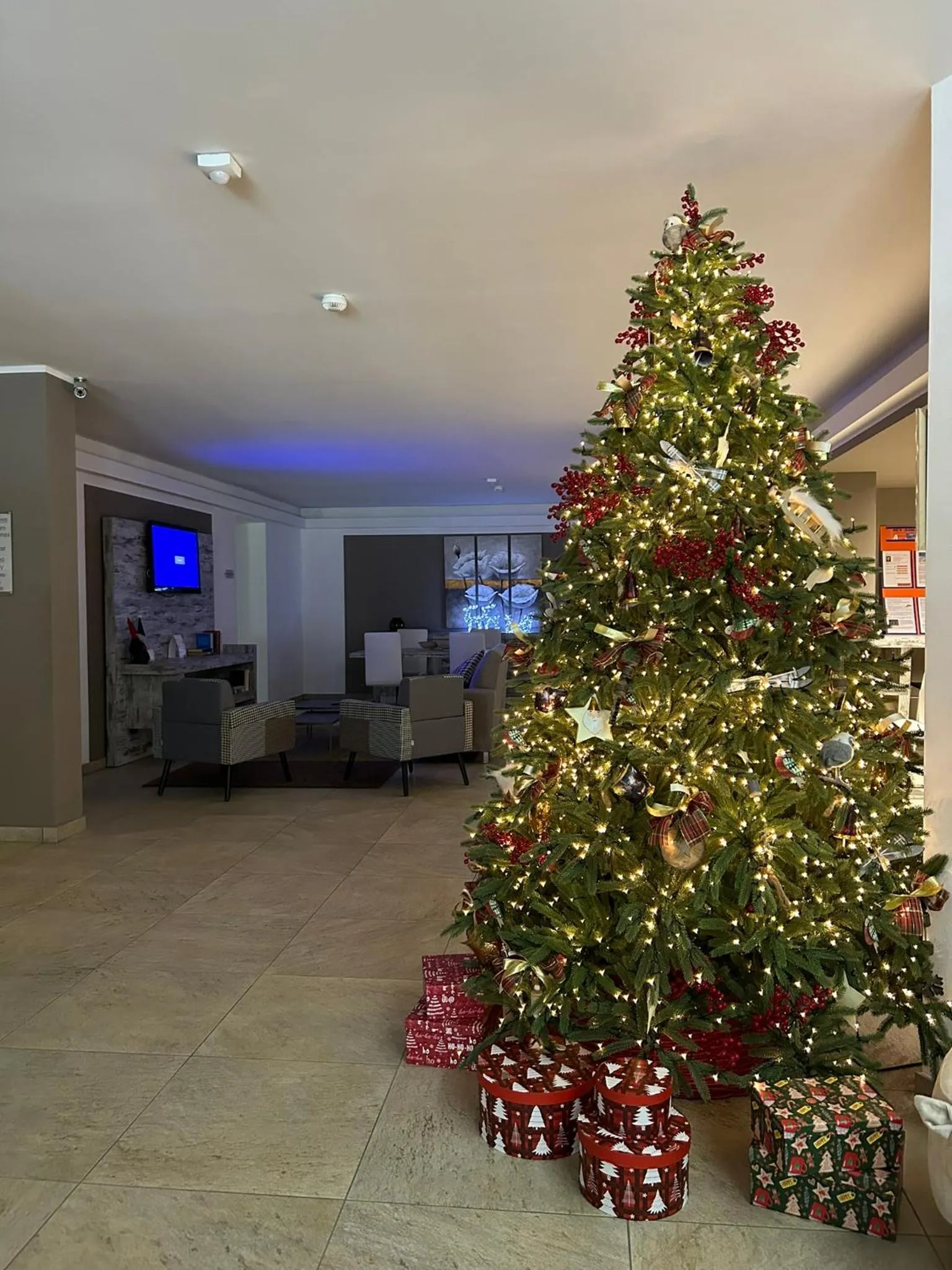 Lobby or reception in Jolly Resort & SPA