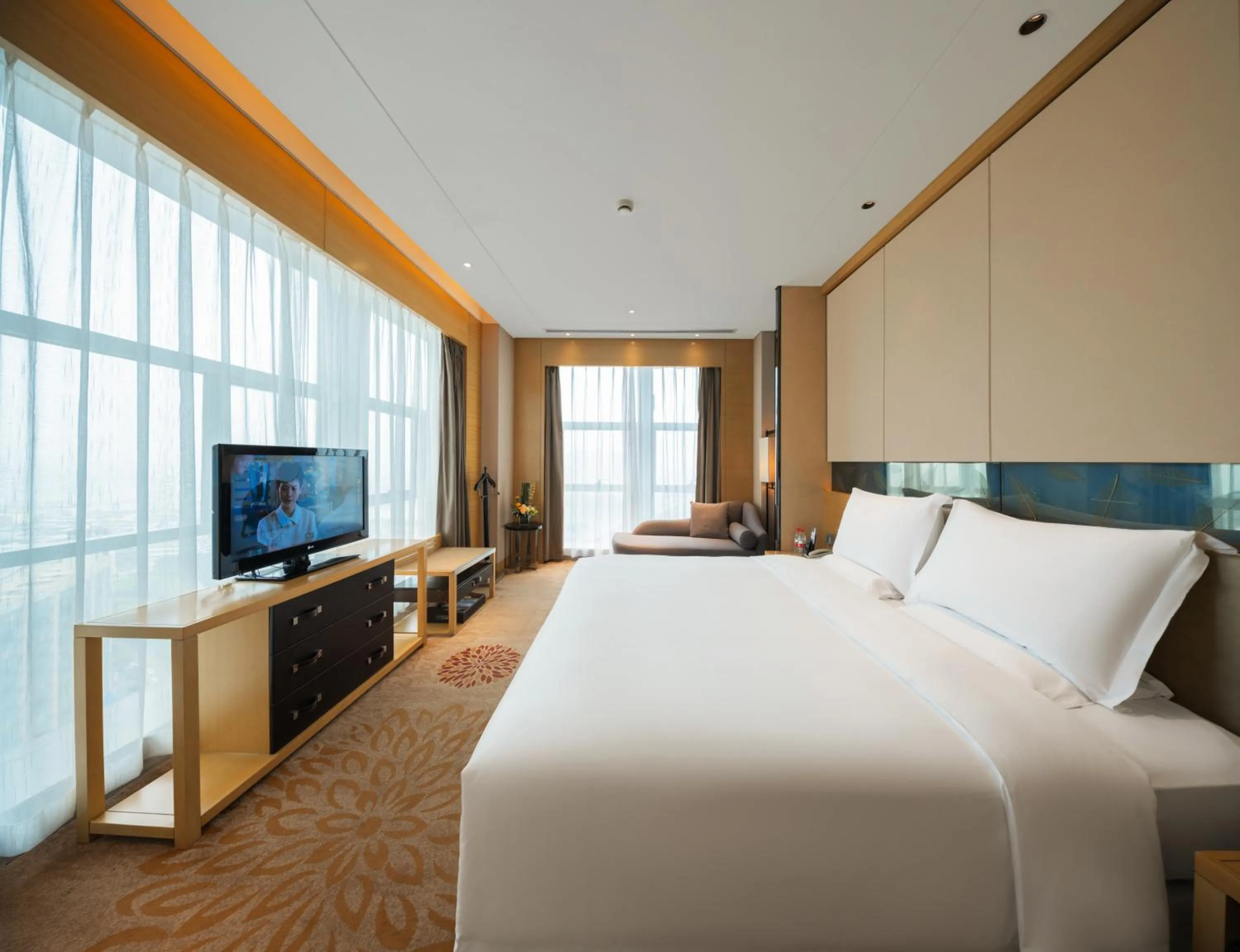 Photo of the whole room, Bed in Grand Skylight International Hotel Ganzhou Chang Zhen Avenue