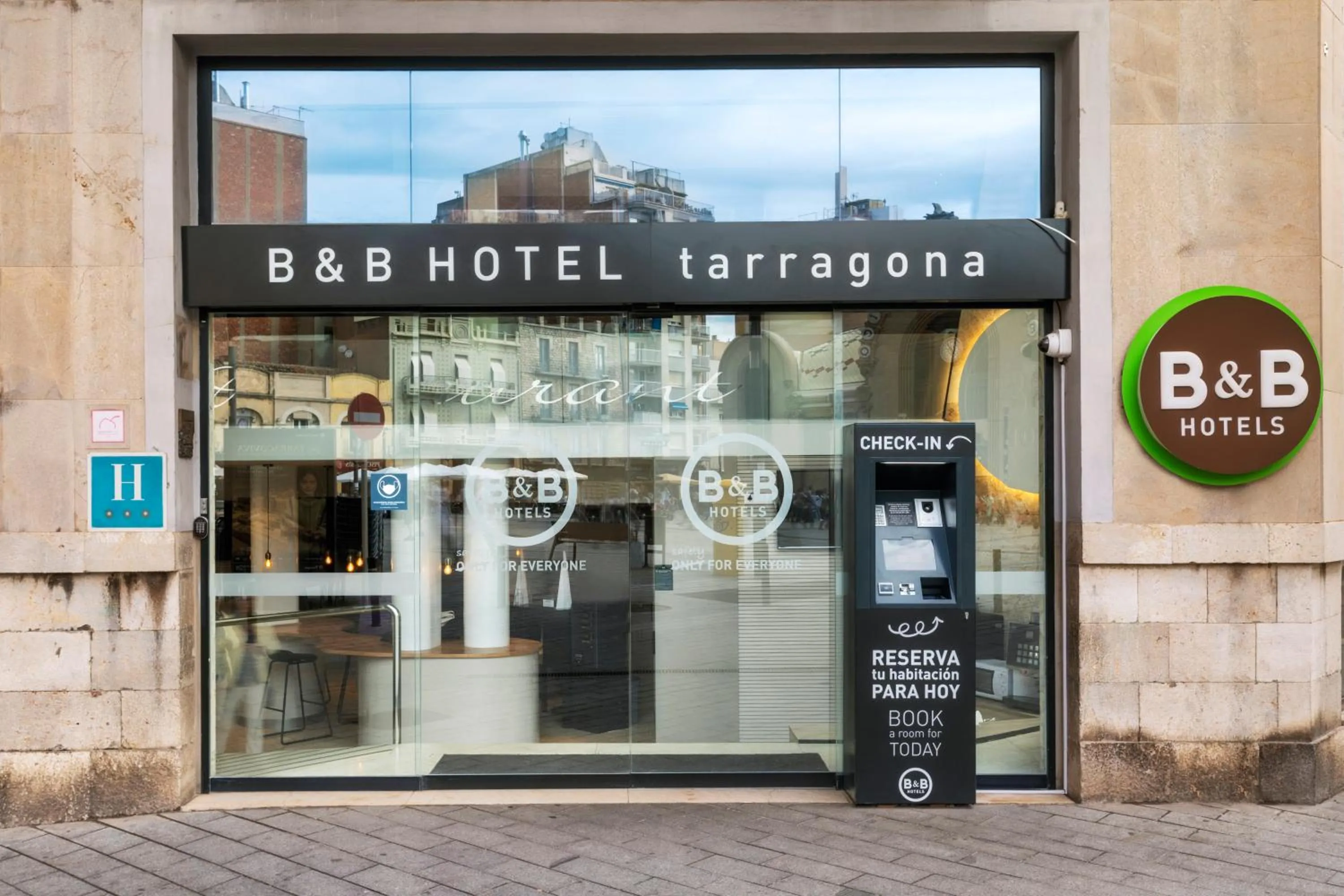 Facade/entrance in B&B HOTEL Tarragona Centro Urbis