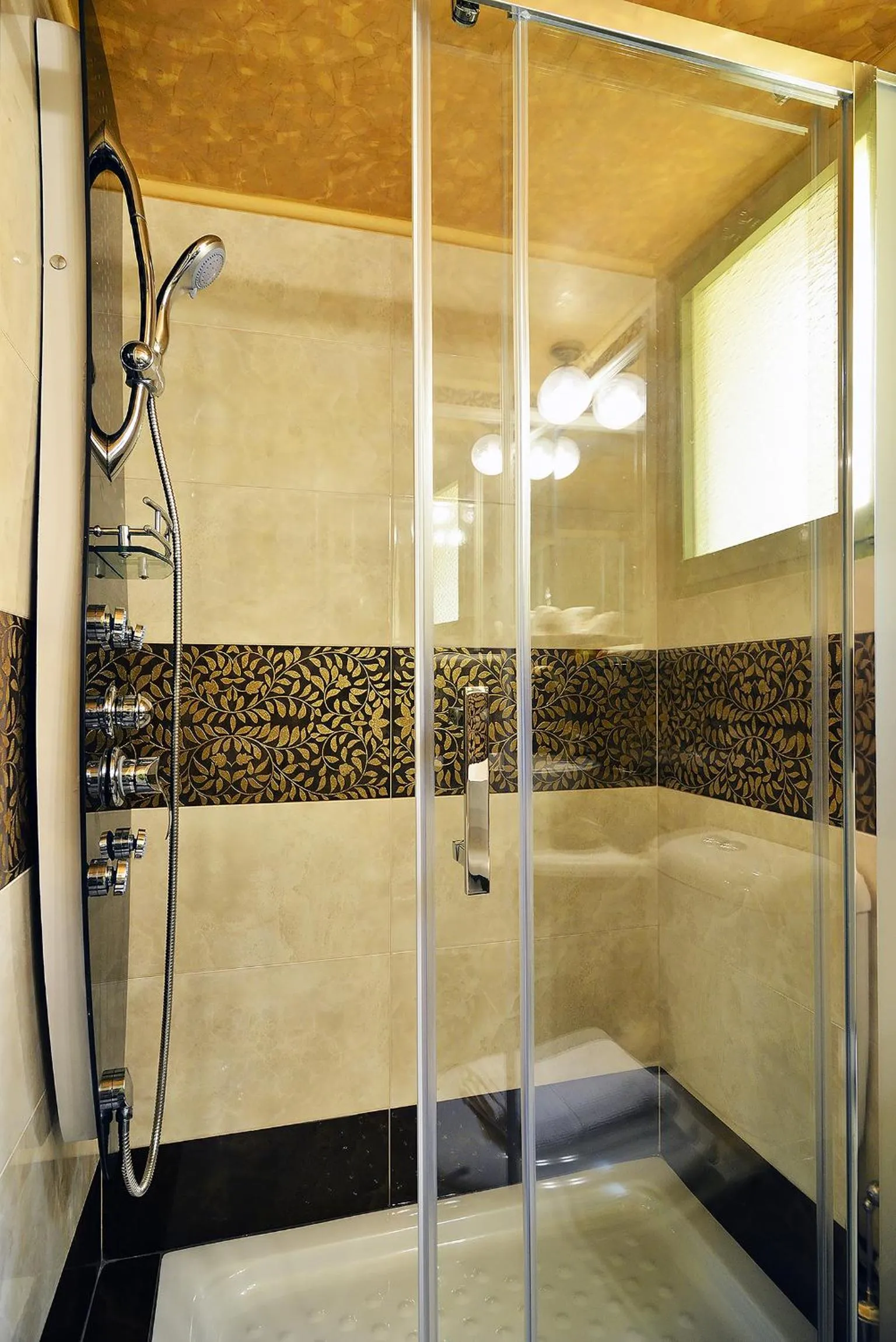 Shower in Casa della Favola Boutique Hotel