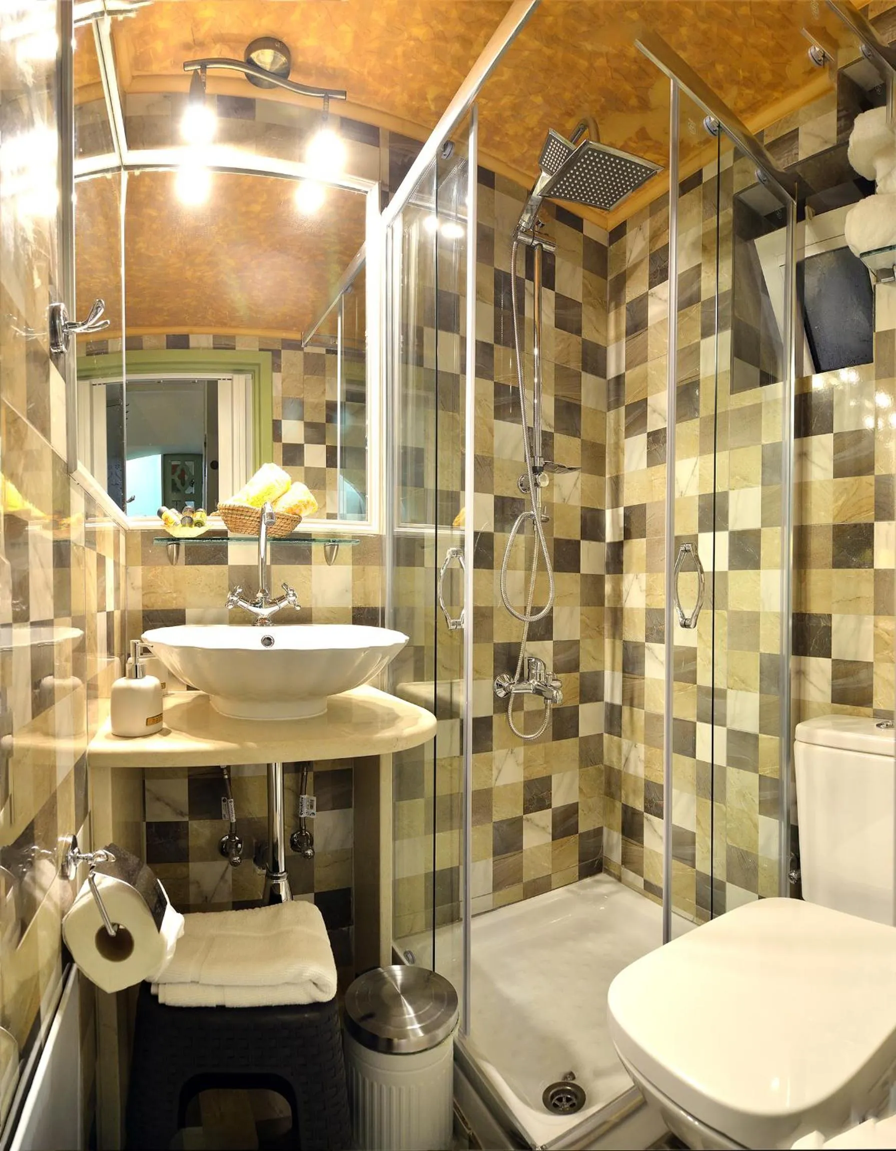 Shower in Casa della Favola Boutique Hotel