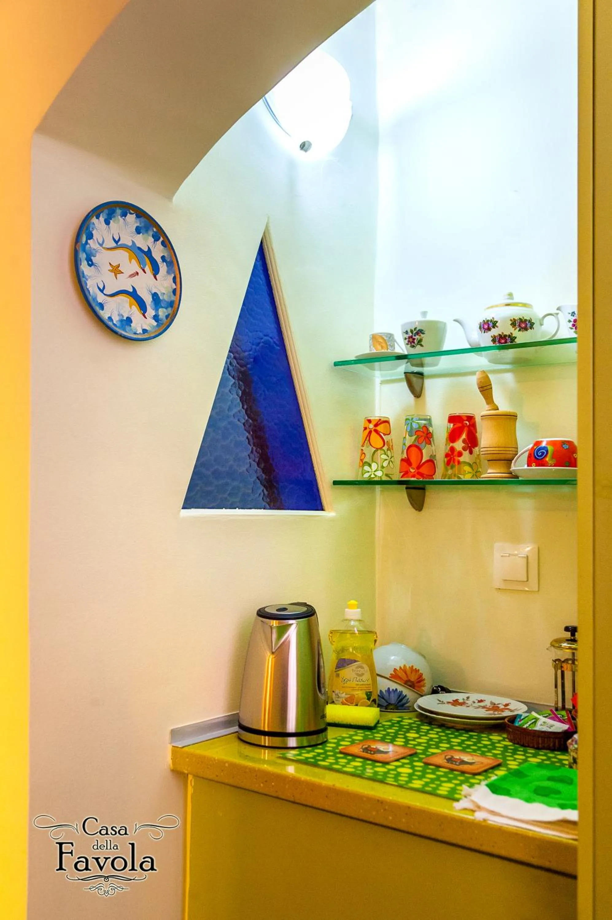 Coffee/tea facilities in Casa della Favola Boutique Hotel