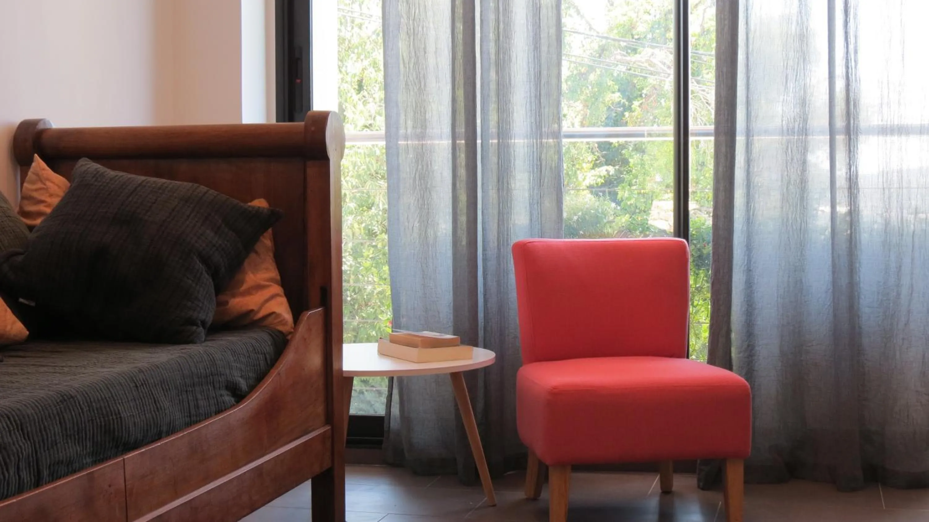 Decorative detail in Le Castellas du Pic St Loup