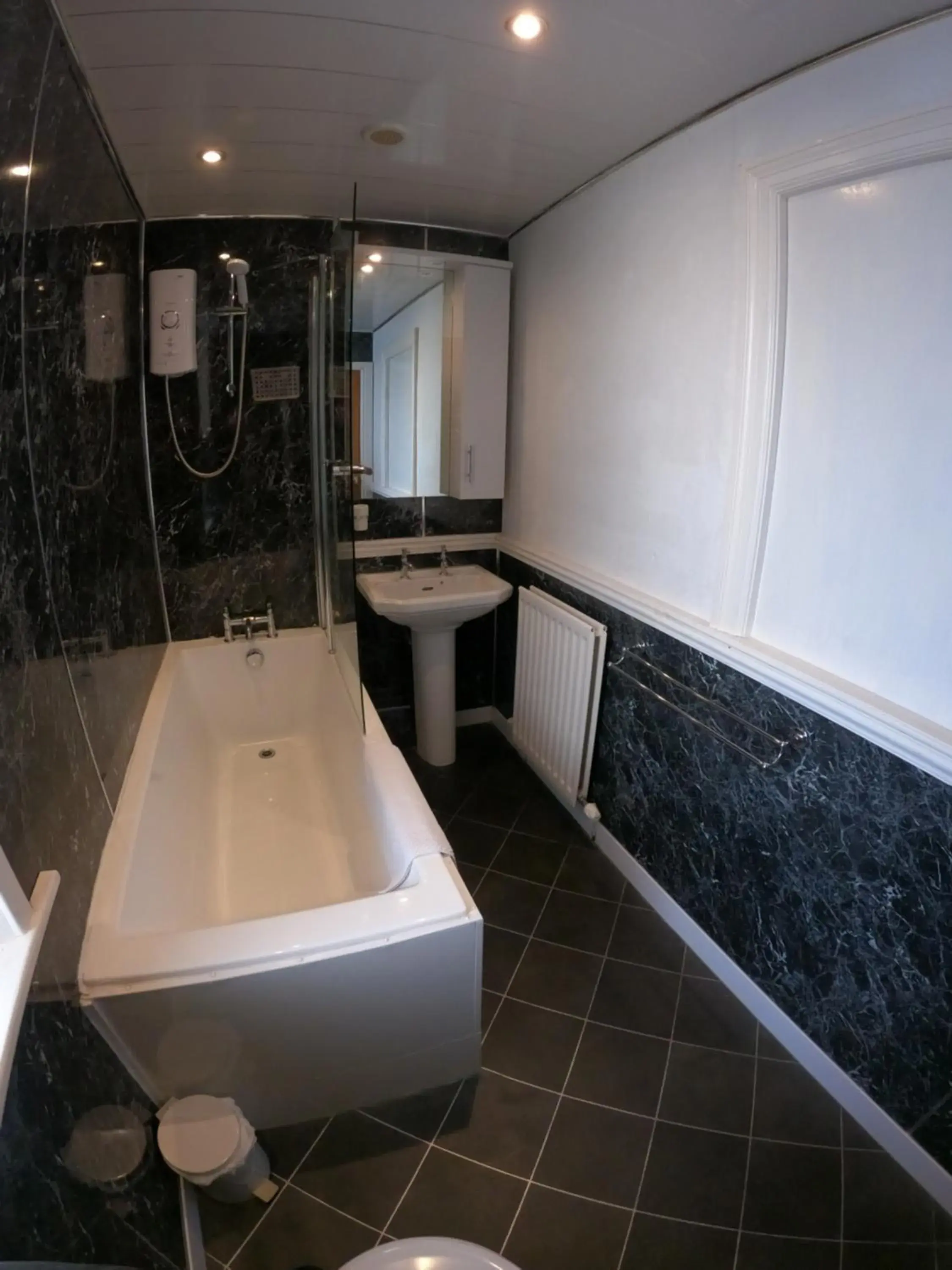Double Room with Private Bathroom in Strands Hotel/Screes Inn & Micro Brewery Double Room with Private Bathroom in Strands Hotel/Screes Inn & Micro Brewery