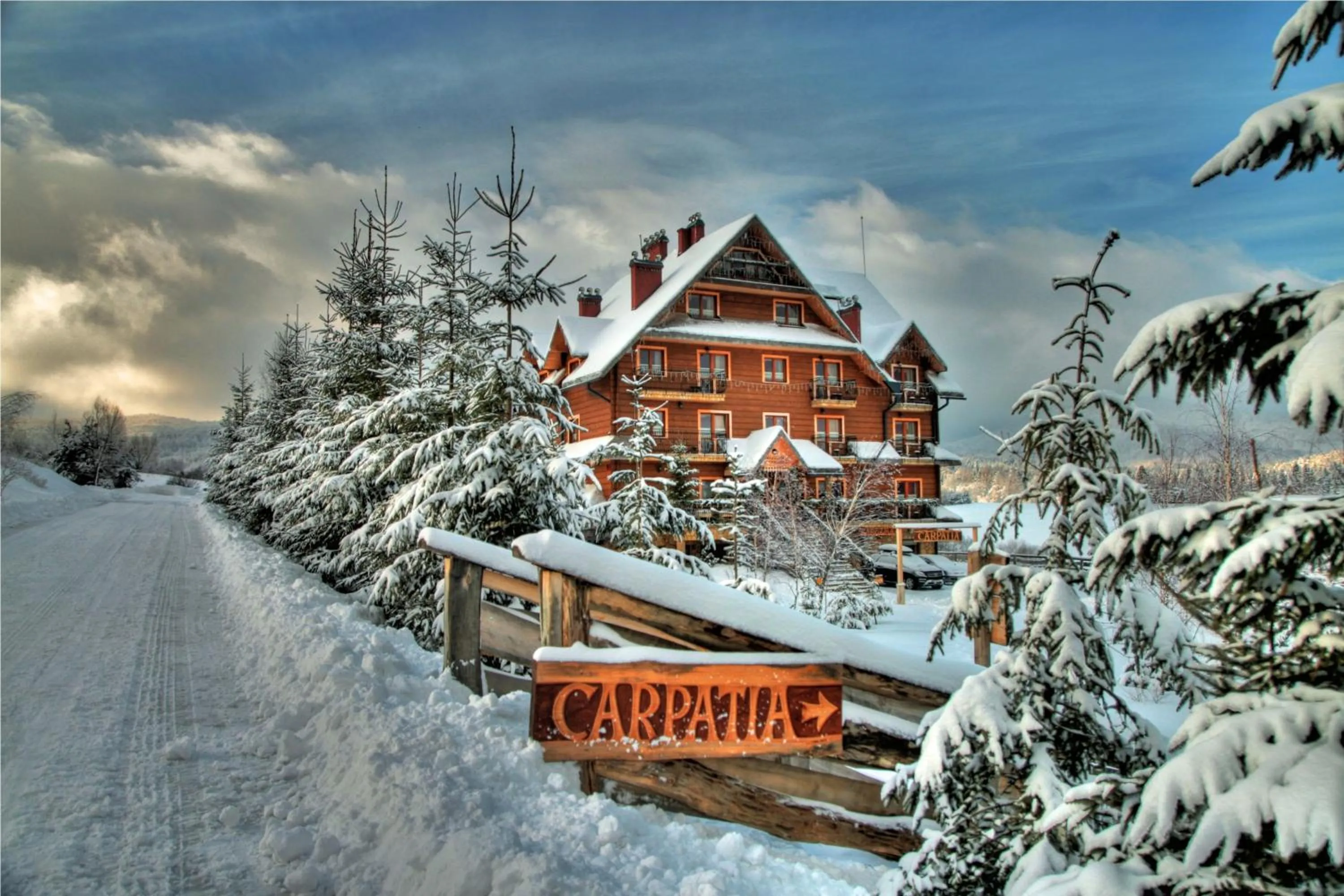 Facade/entrance in Hotel Carpatia Bieszczadzki Gościniec