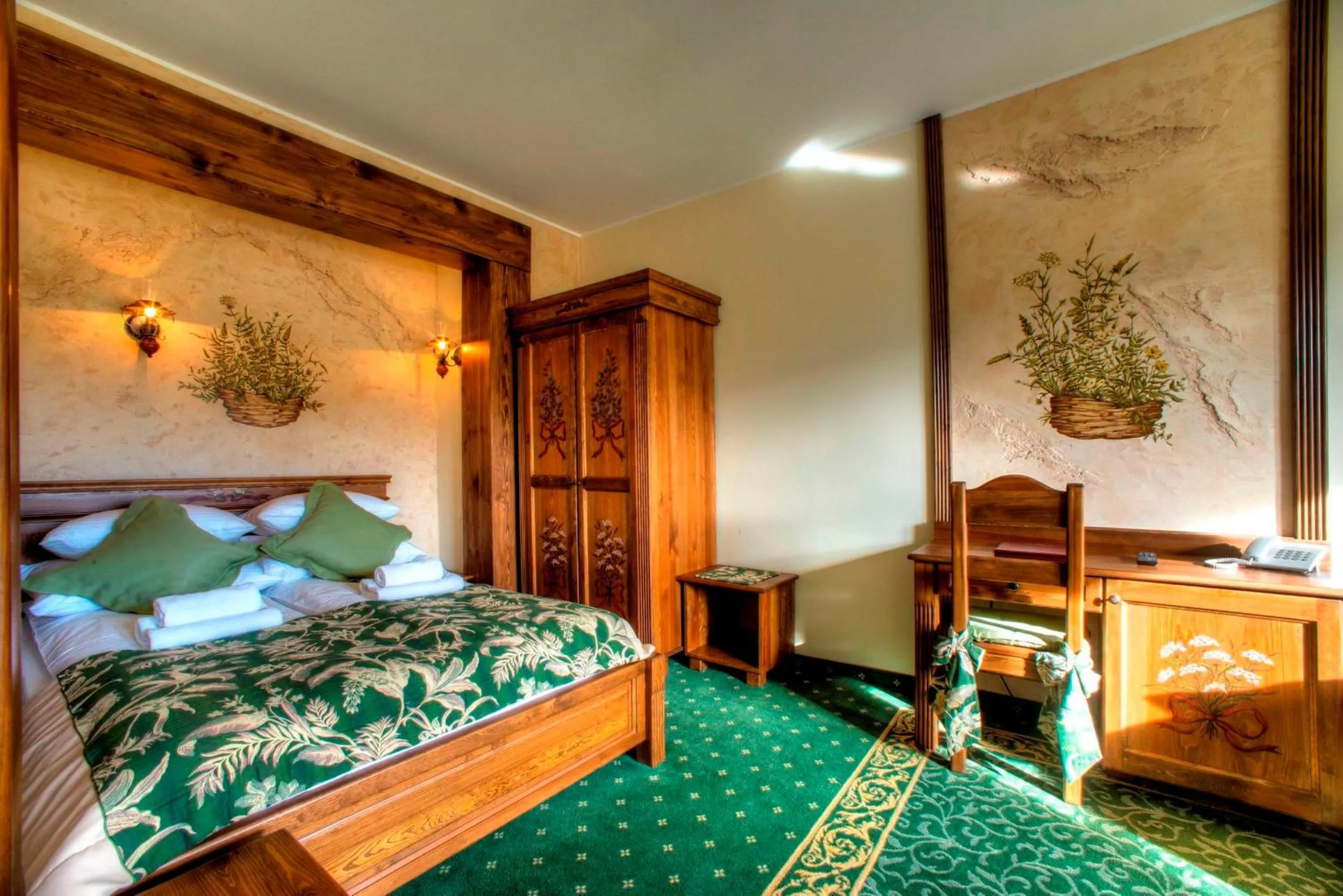 Property building, Bed in Hotel Carpatia Bieszczadzki Gościniec