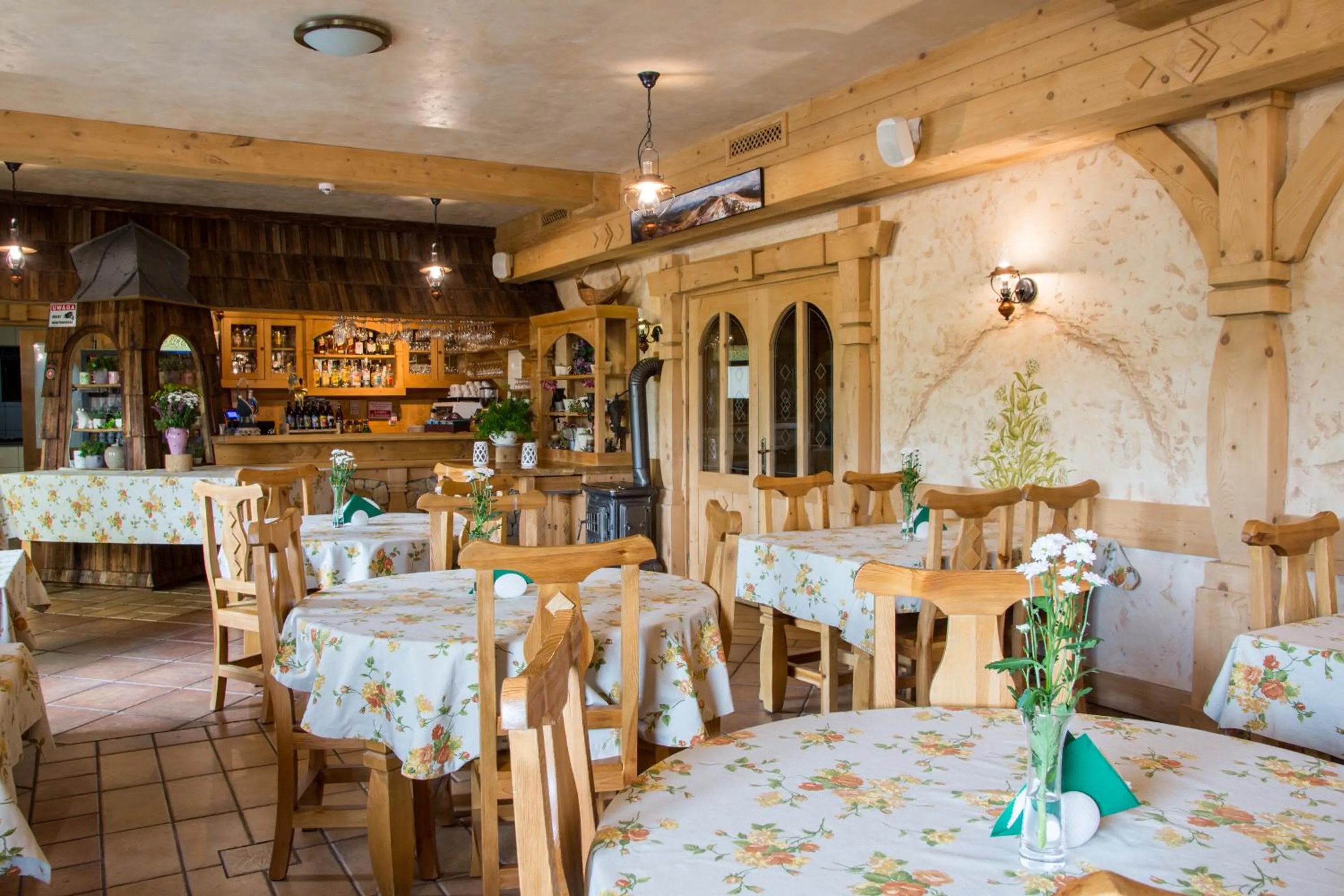 Restaurant/places to eat in Hotel Carpatia Bieszczadzki Gościniec