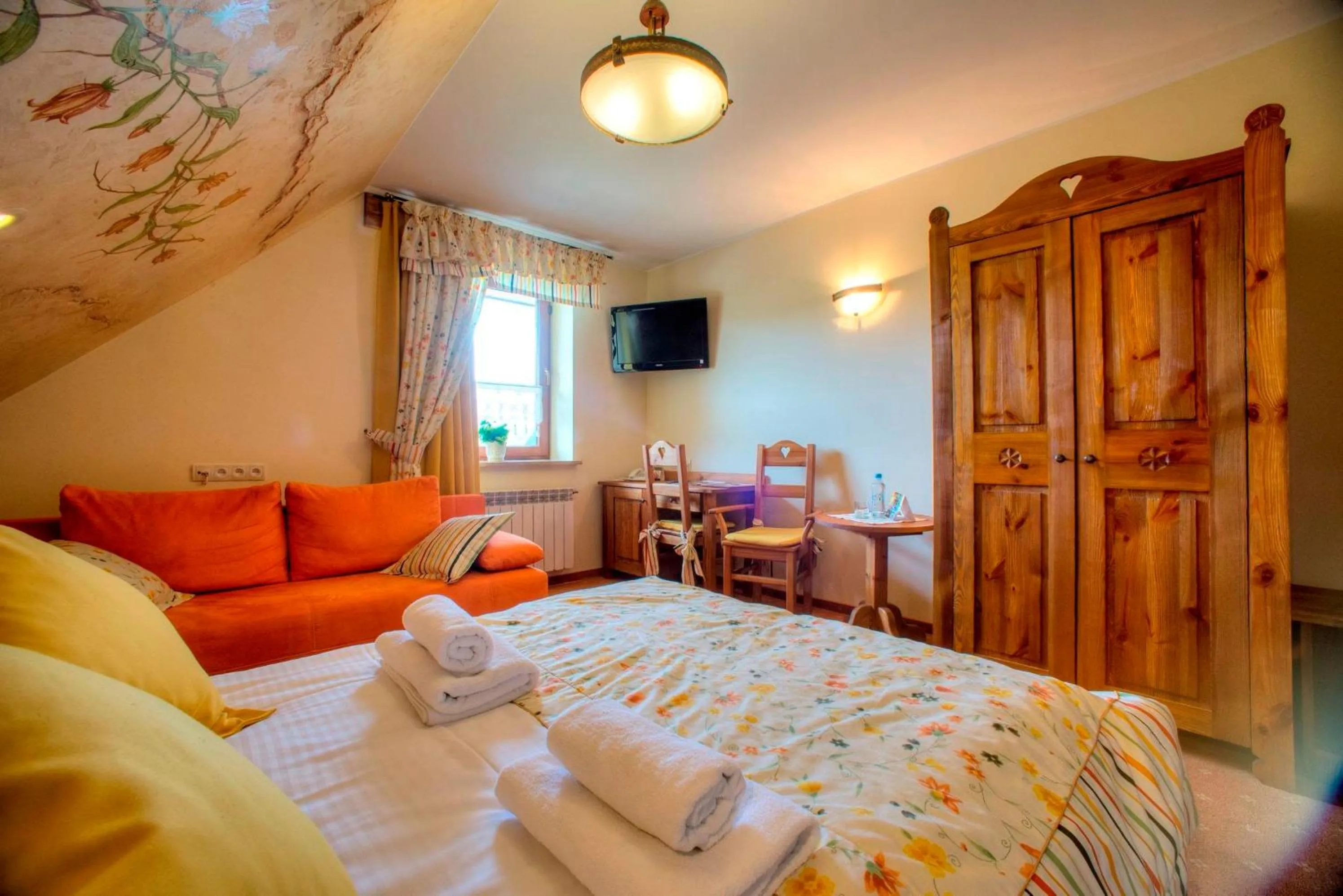 Photo of the whole room, Bed in Hotel Carpatia Bieszczadzki Gościniec