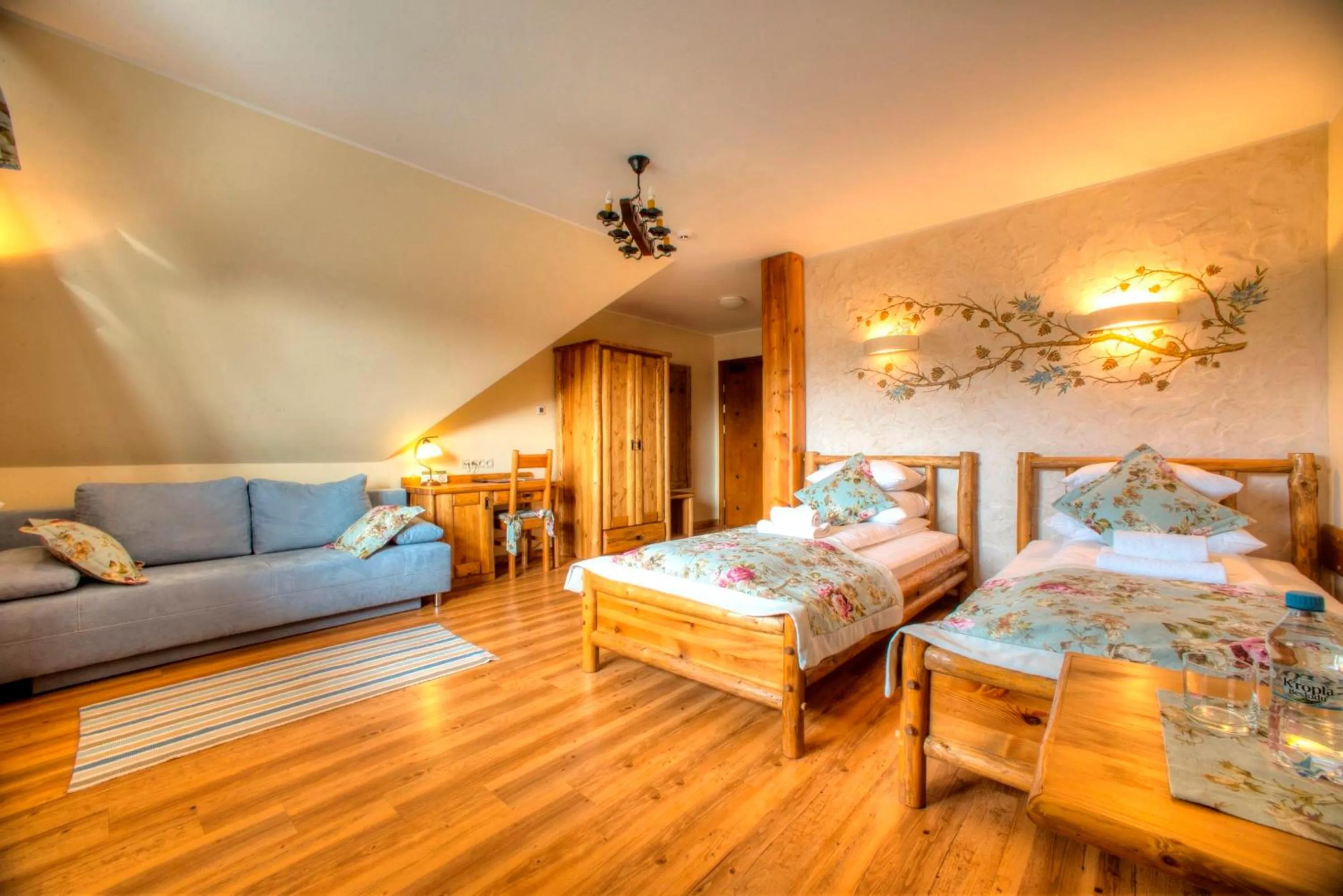 Bed in Hotel Carpatia Bieszczadzki Gościniec