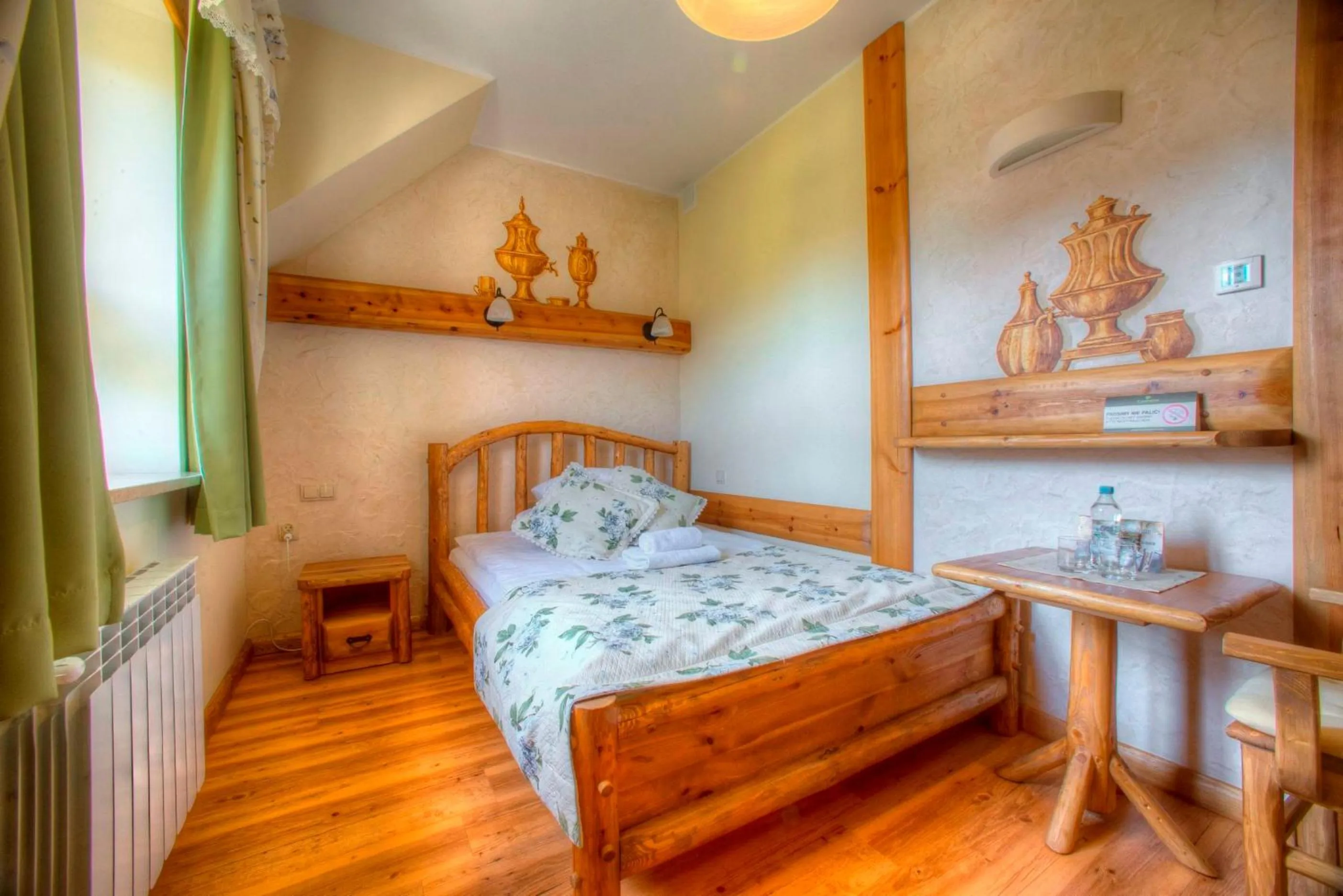 Bed in Hotel Carpatia Bieszczadzki Gościniec