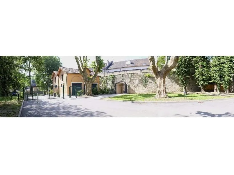 Property building in Sasha's Place - Appartement de Luxe - Hypercentre