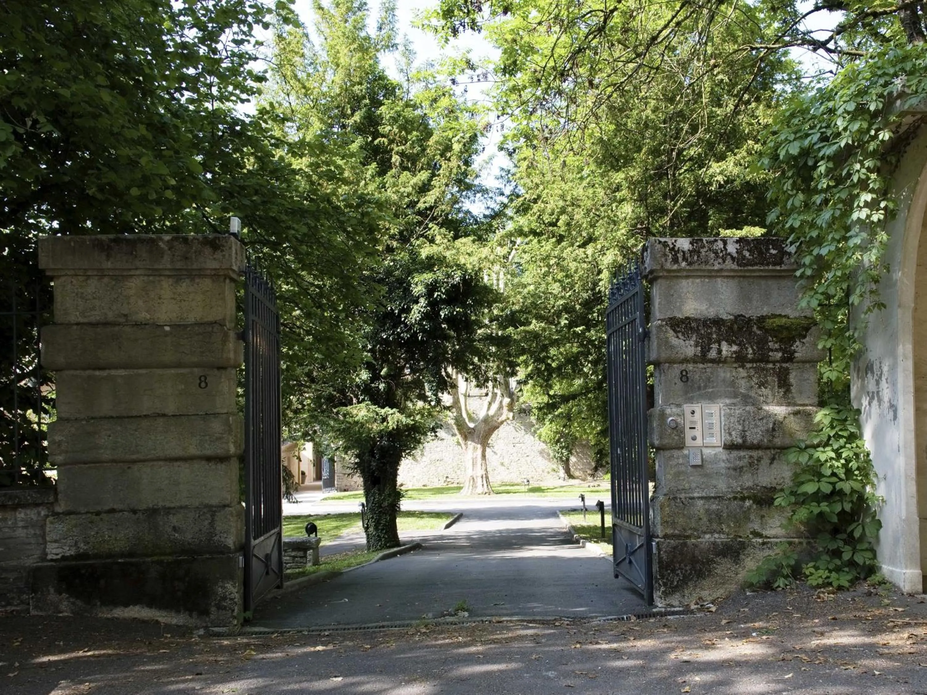 Property building in Sasha's Place - Appartement de Luxe - Hypercentre