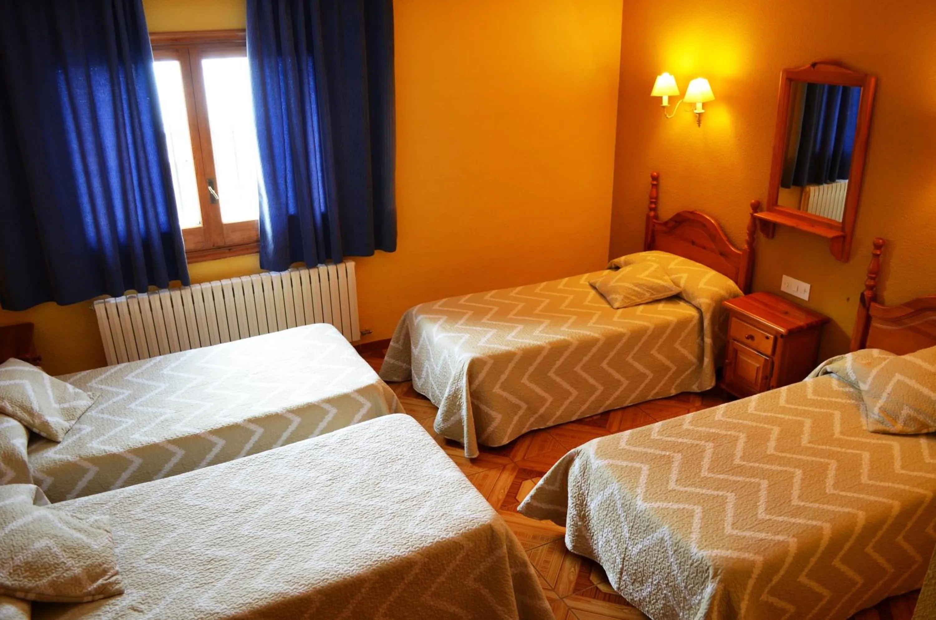 Photo of the whole room, Bed in Hotel Suiza