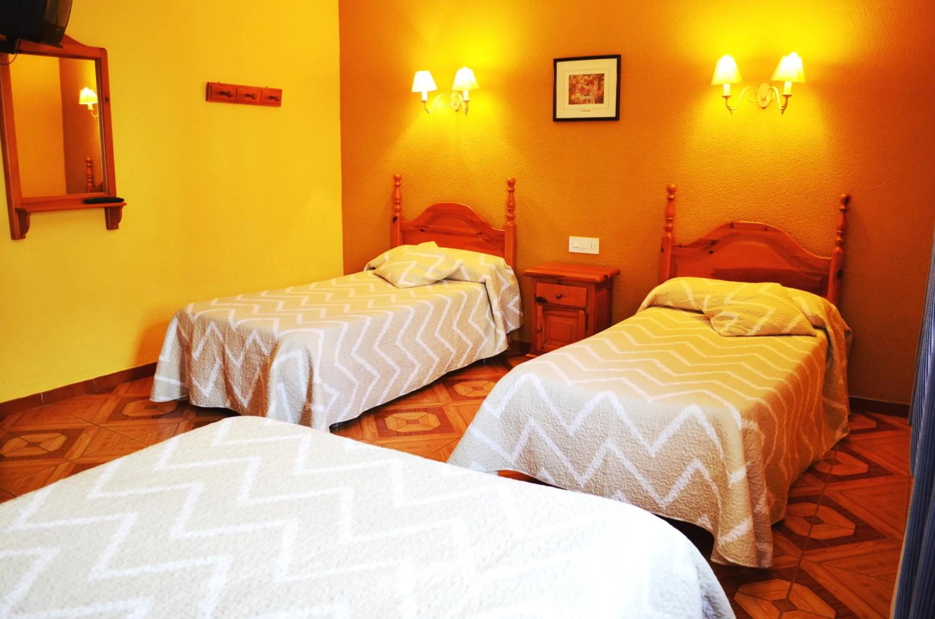 Photo of the whole room, Bed in Hotel Suiza