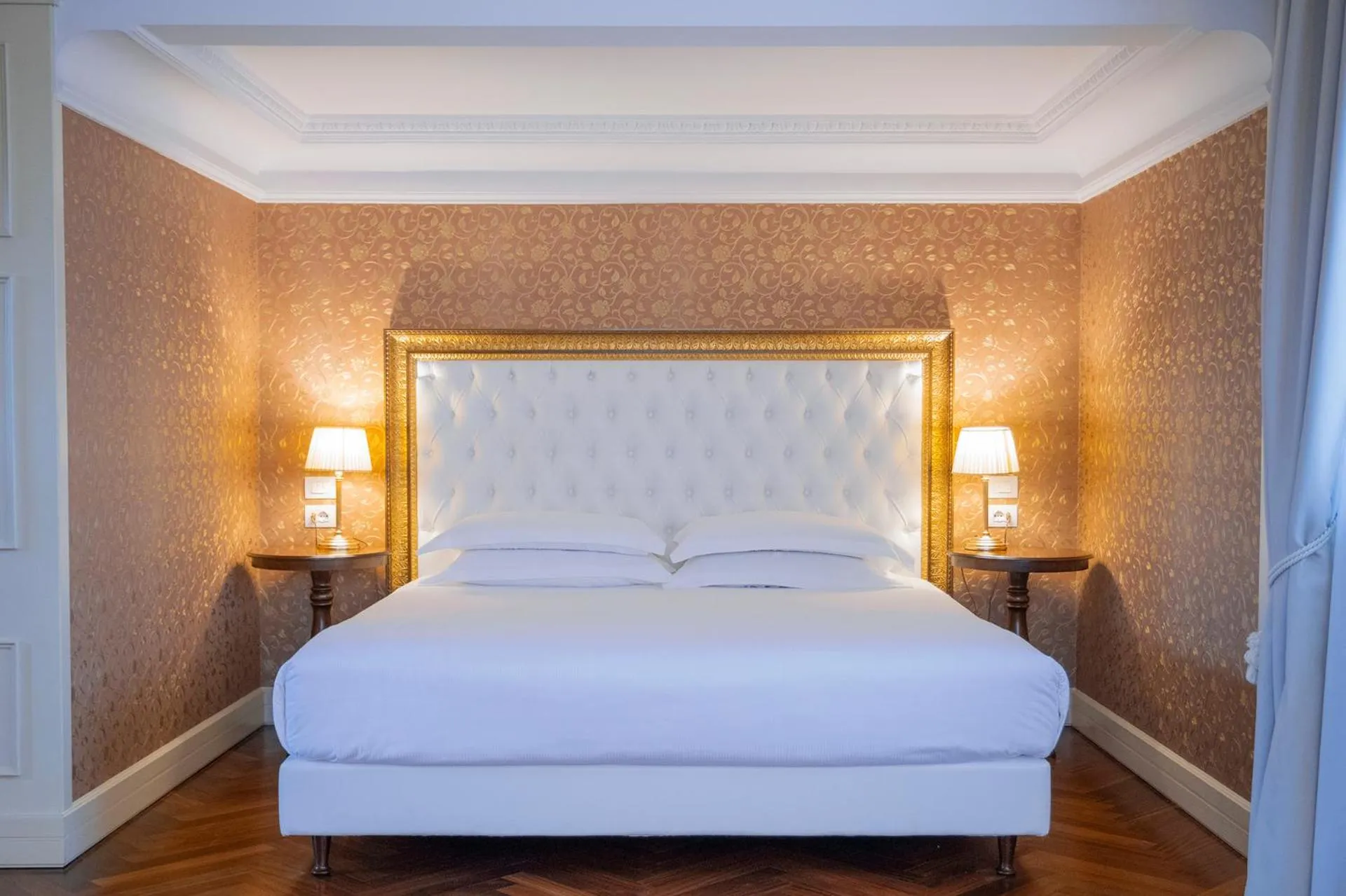 Bed in Hotel Villa Michelangelo