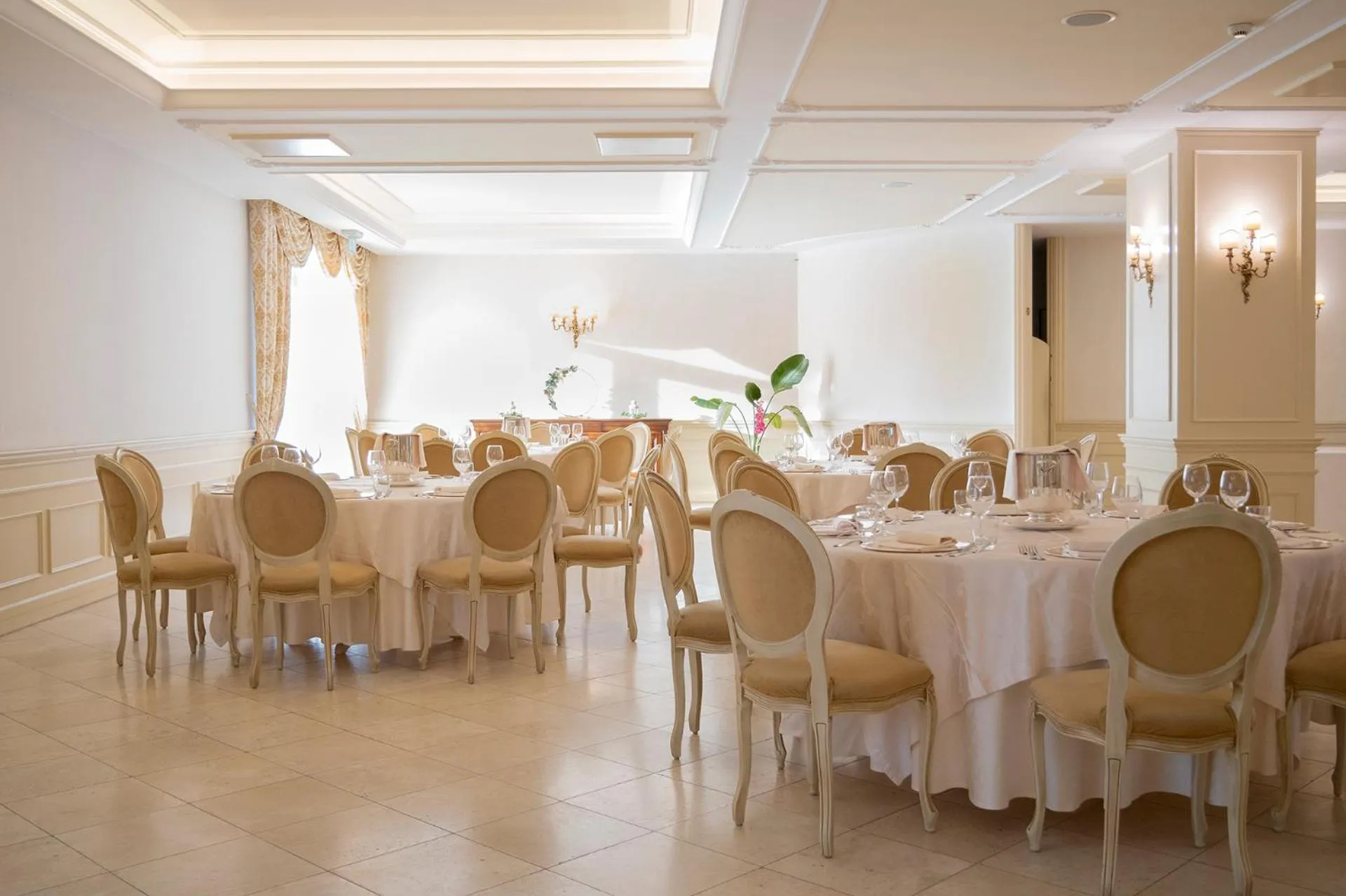 Restaurant/places to eat in Hotel Villa Michelangelo