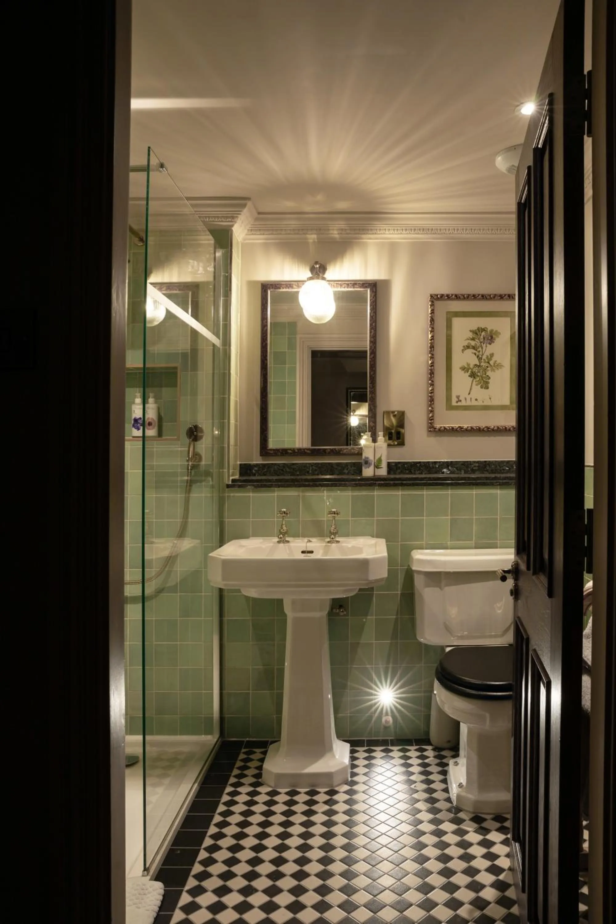 Bathroom in Bedford Arms Hotel