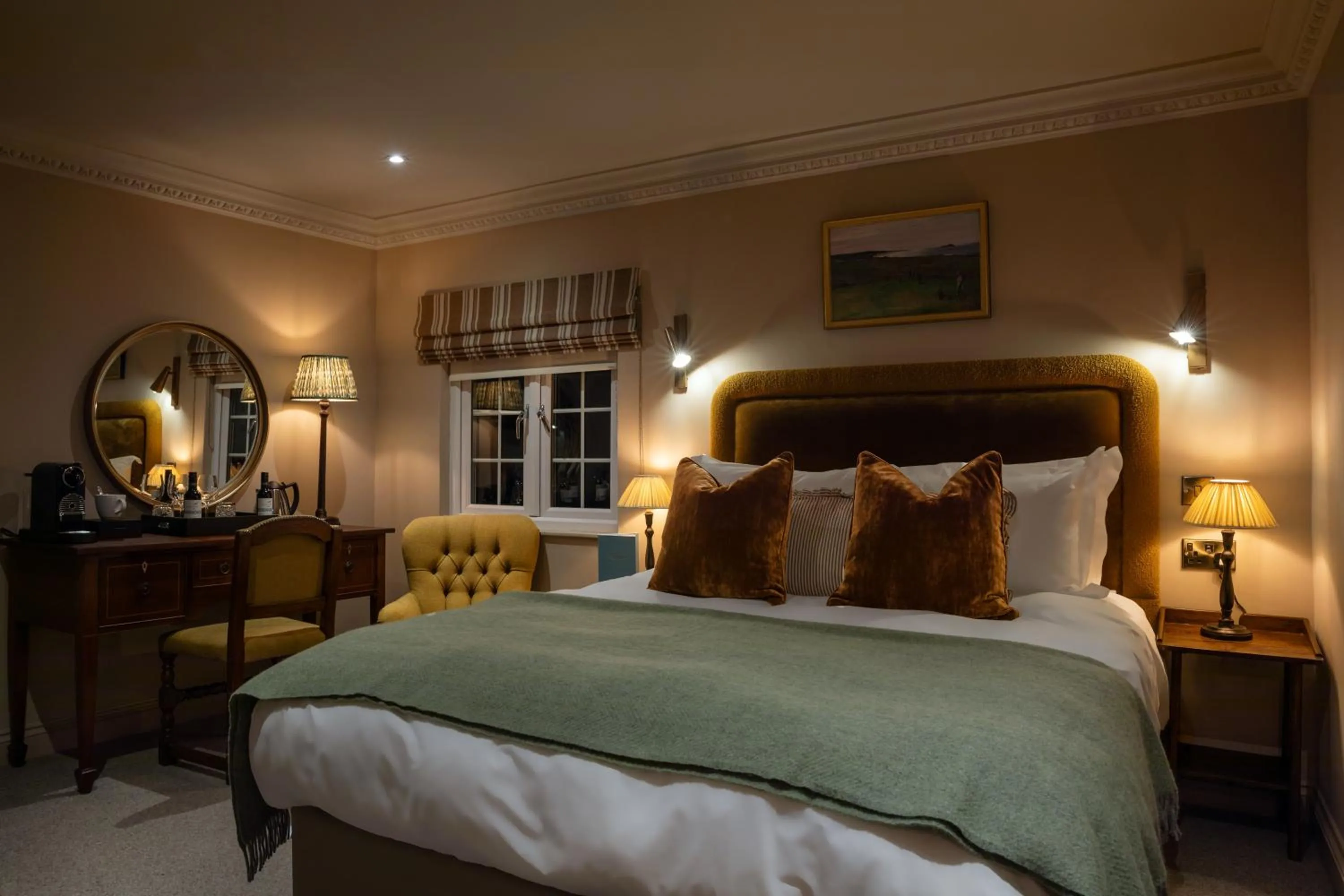 Bedroom, Bed in Bedford Arms Hotel