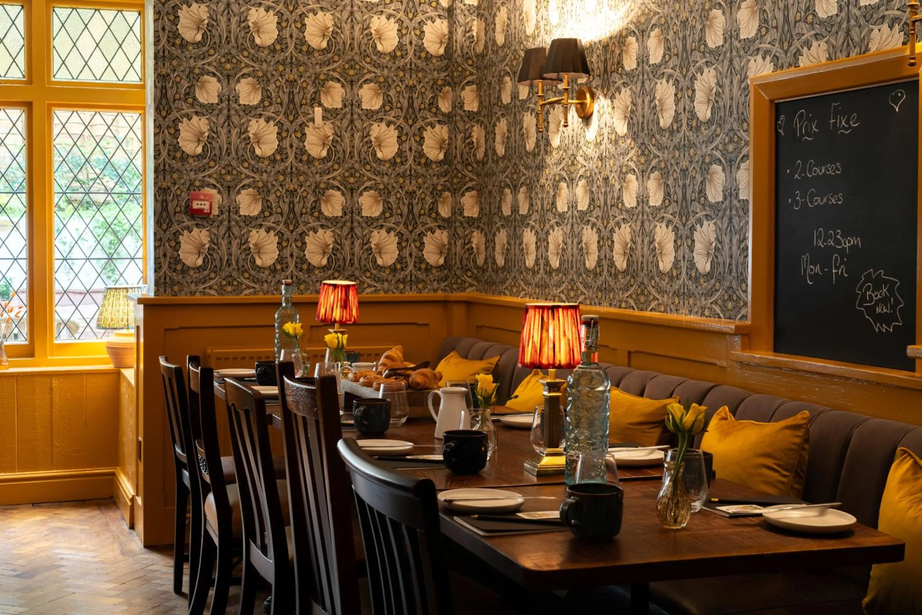 Restaurant/places to eat in Bull Inn