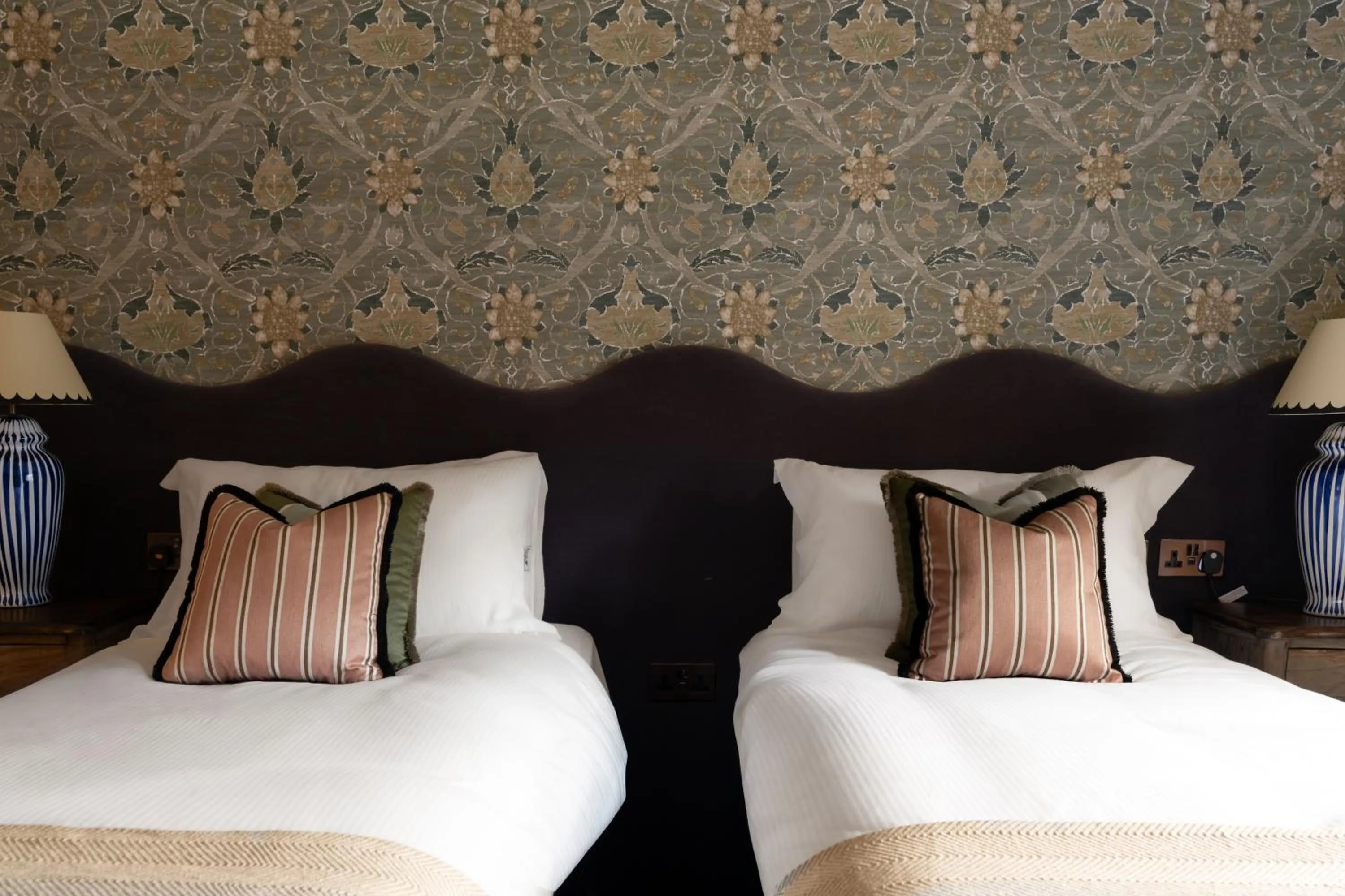 Bedroom, Bed in Bull Inn