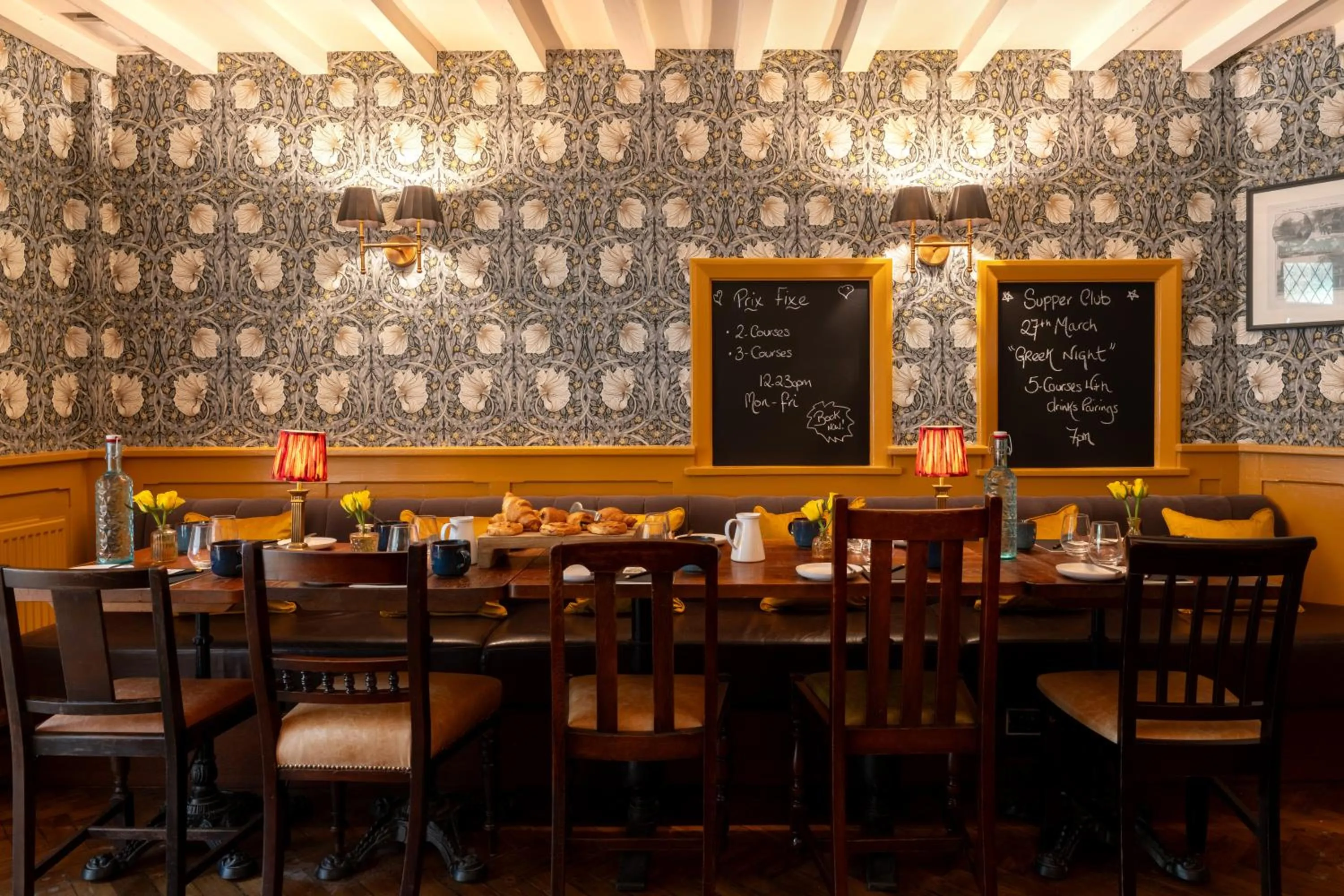 Restaurant/places to eat in Bull Inn