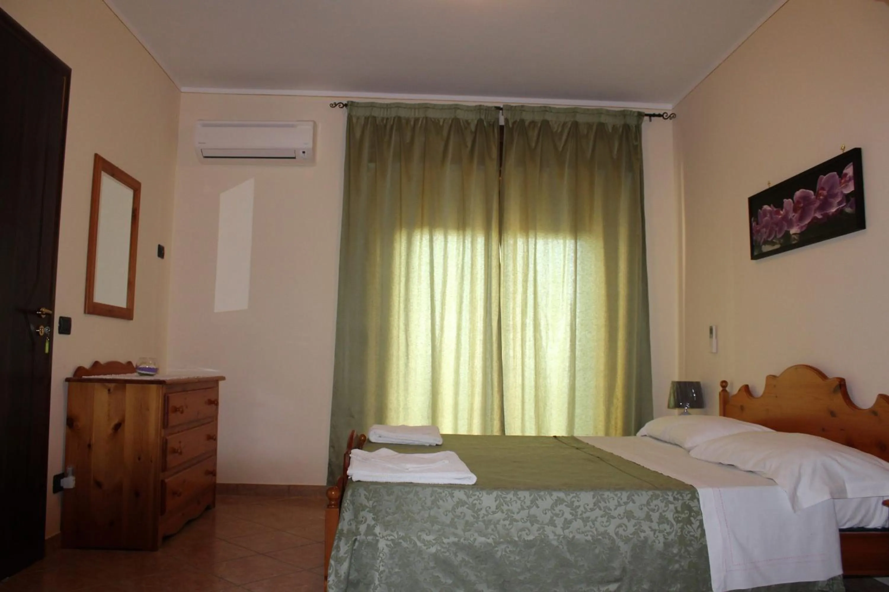 Photo of the whole room, Bed in La Collina
