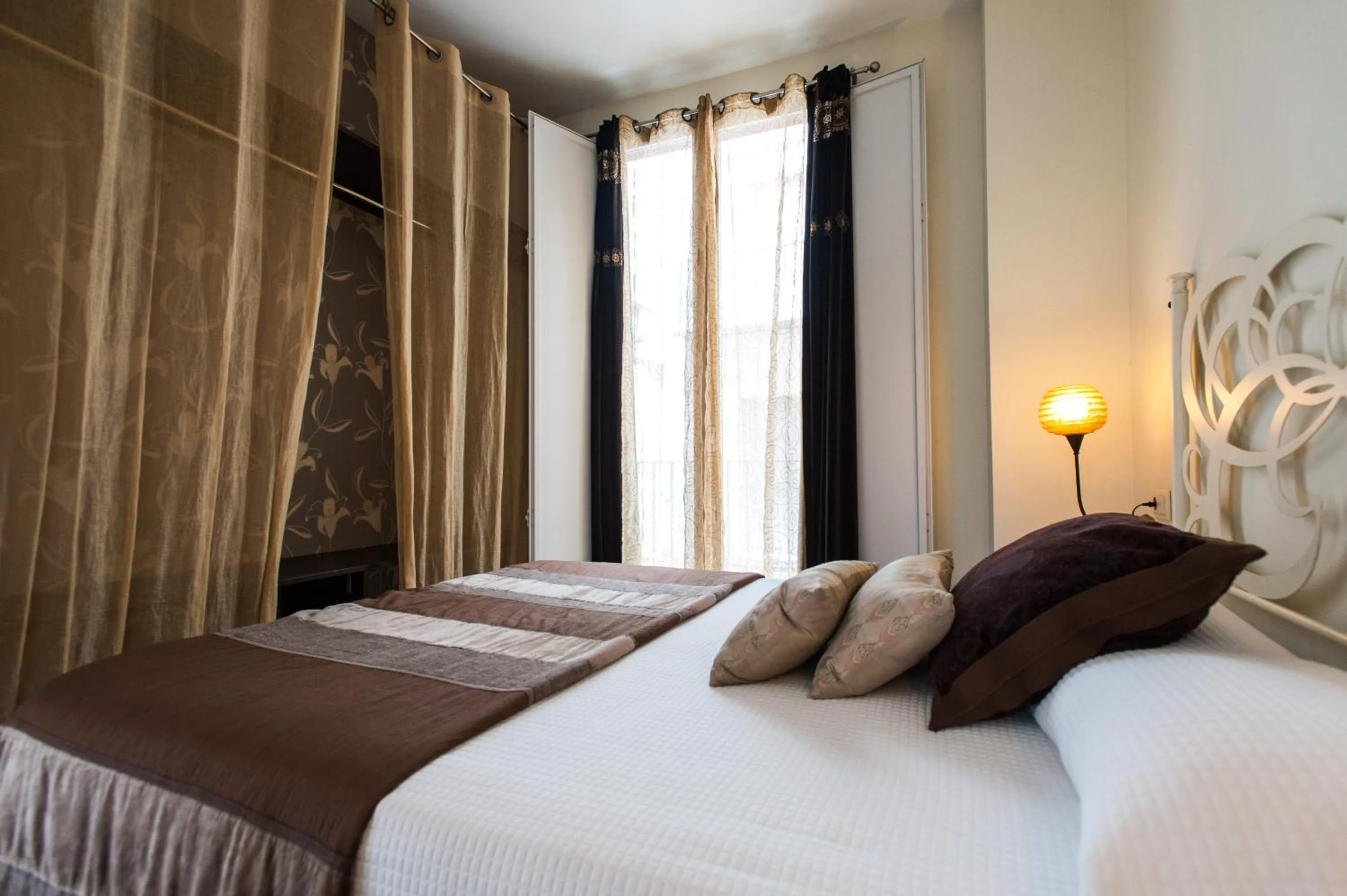 Bedroom, Bed in Singular Pilatos