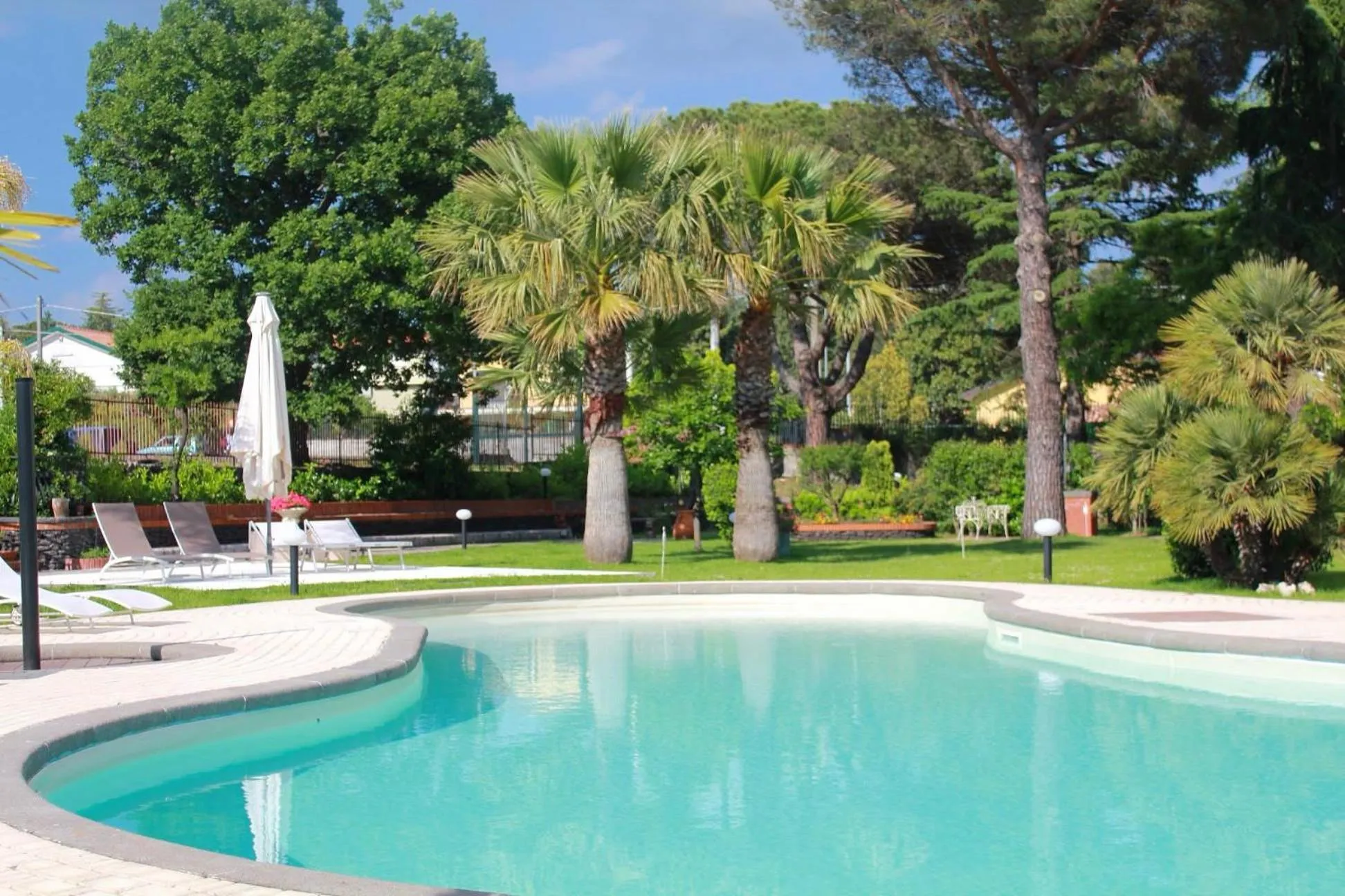 Swimming pool in B&B Blanc Maison Etna Relais & Charme