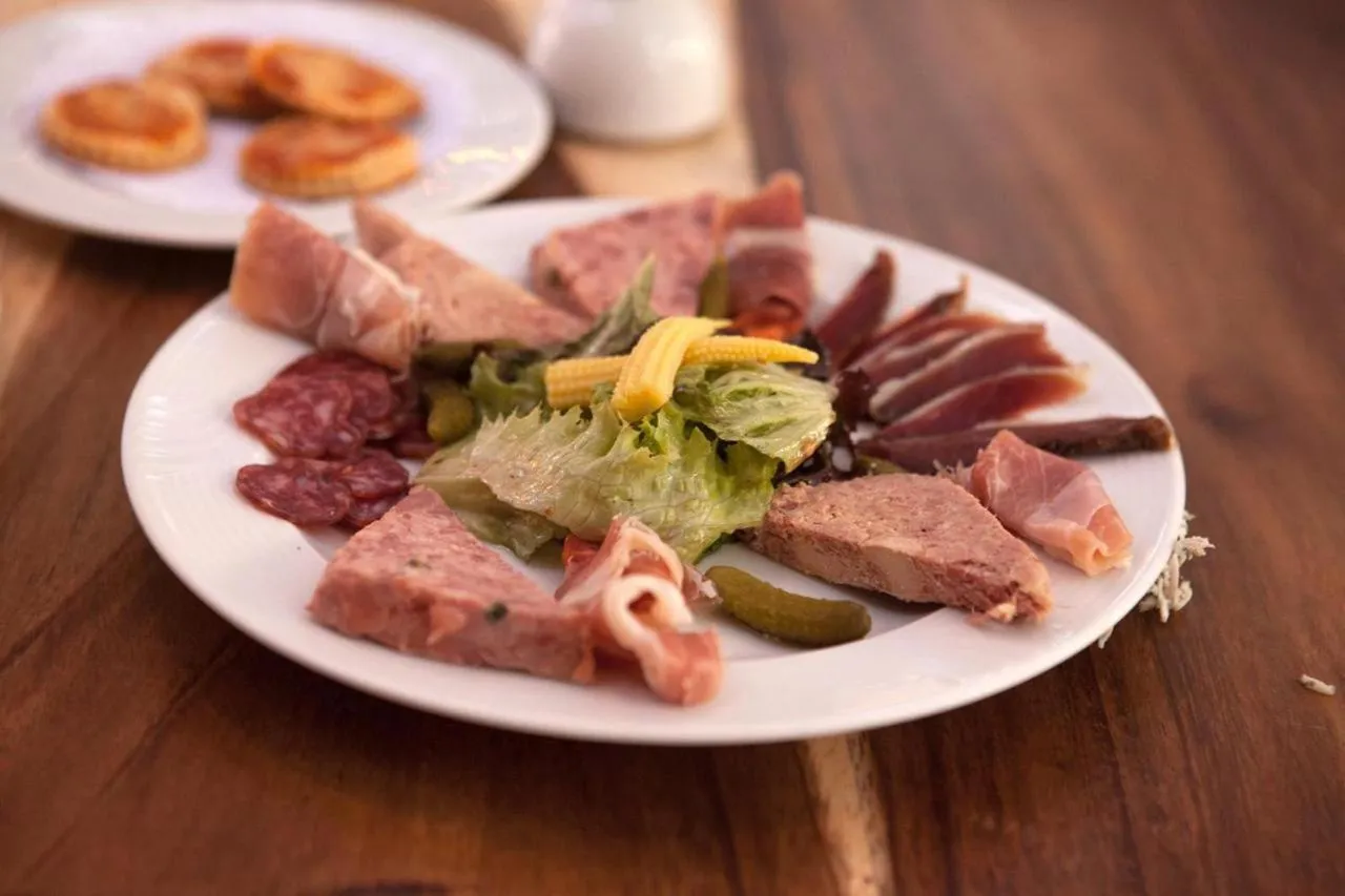 Restaurant/places to eat in La Provence Restaurant & Hotel Boutique