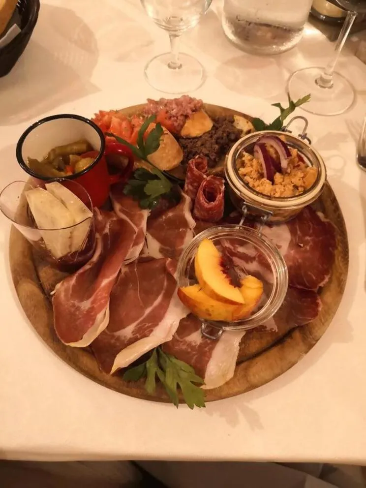 Restaurant/places to eat in Hotel Le Badie