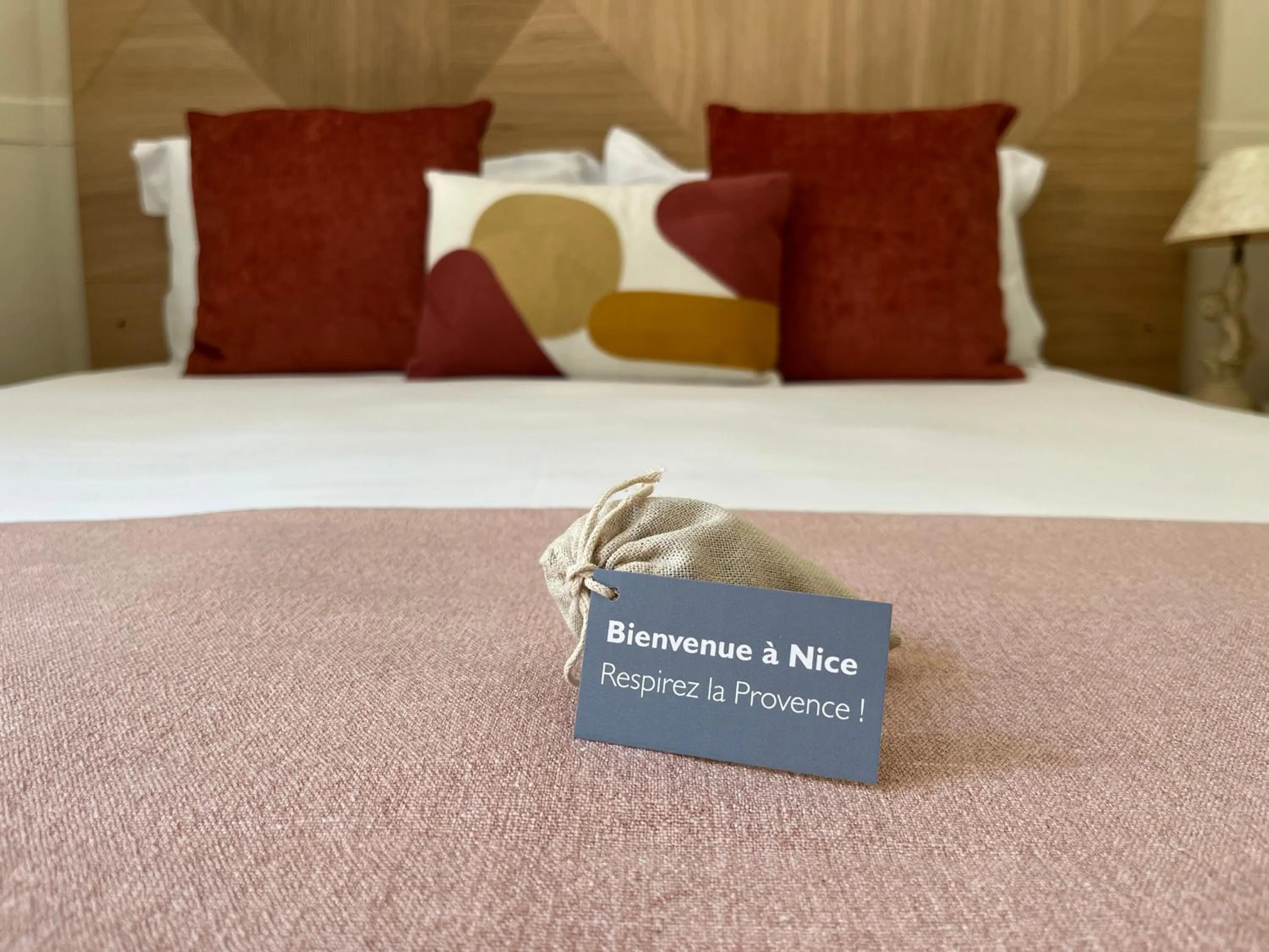 Bed in Nice Garden Hotel