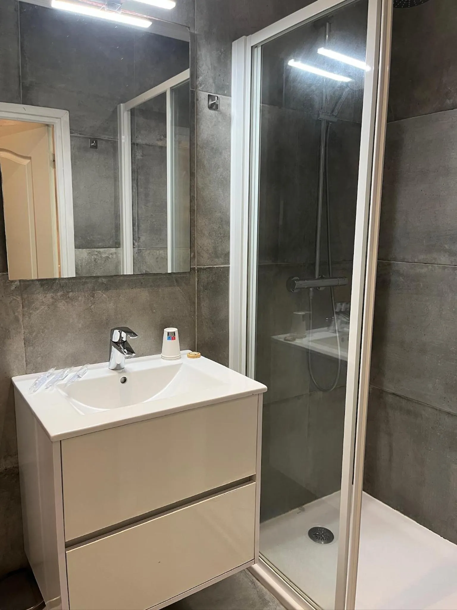 Bathroom in Nice Garden Hotel