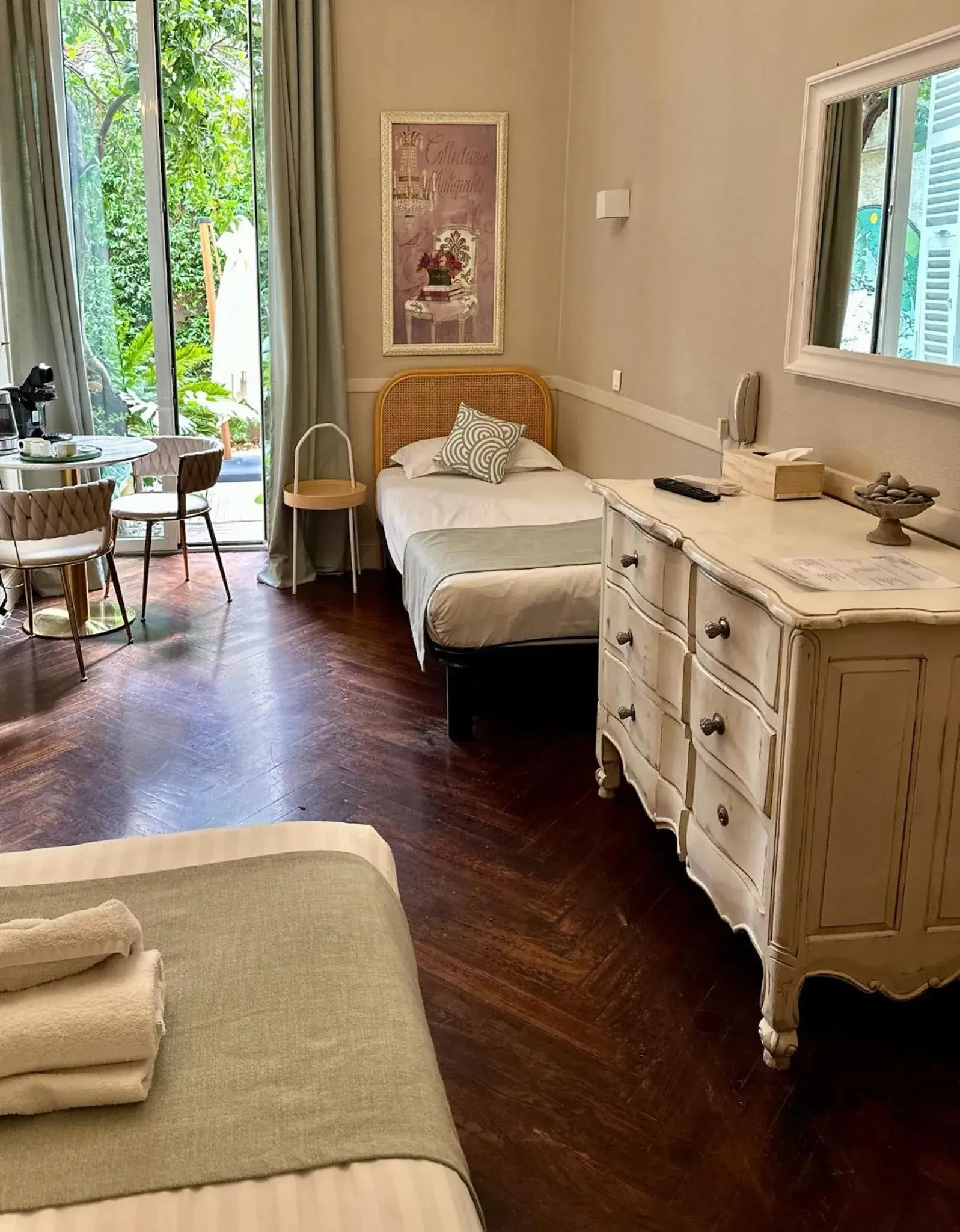 Triple Room in Nice Garden Hotel Triple Room in Nice Garden Hotel