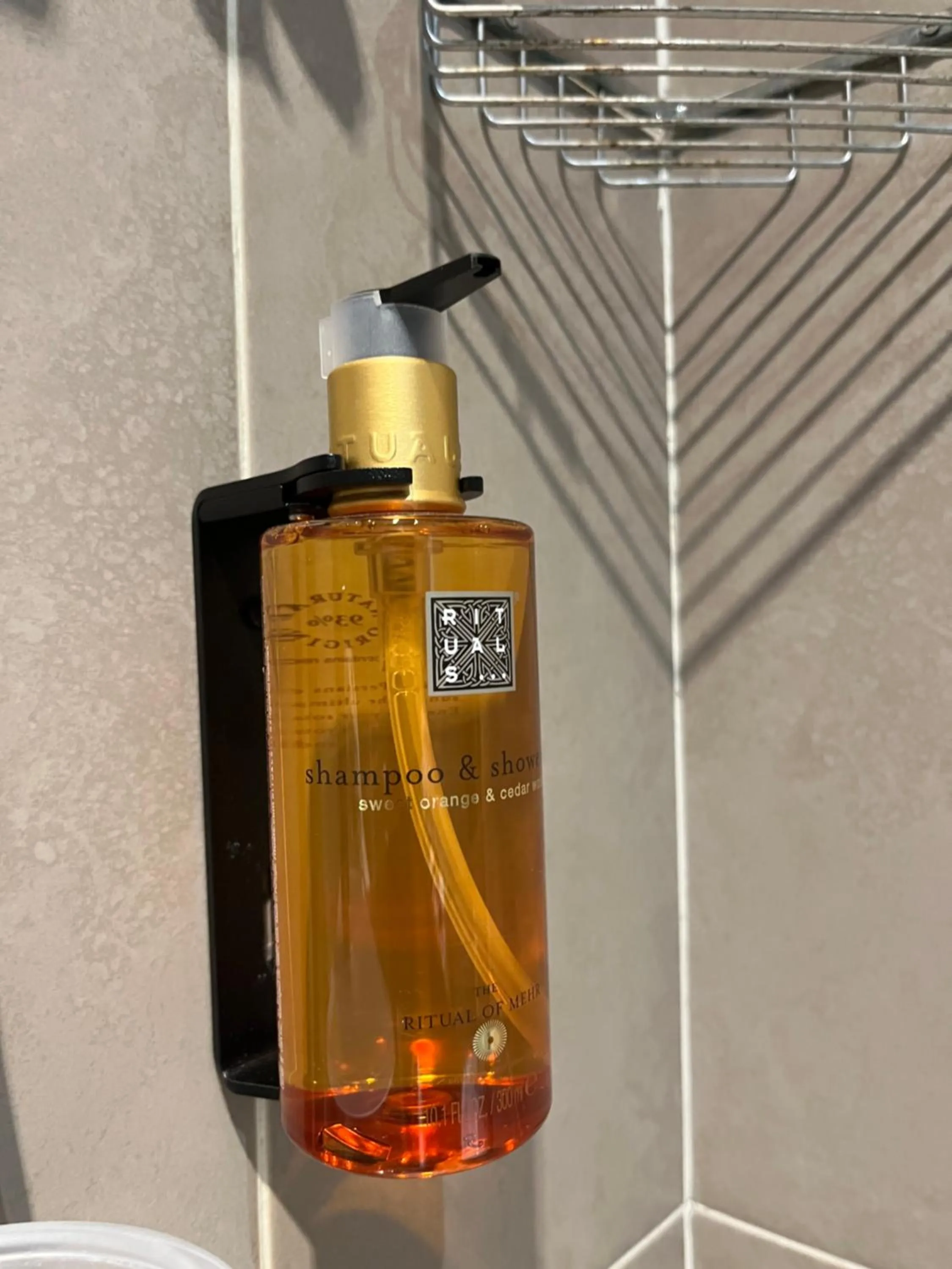 Shower in Nice Garden Hotel