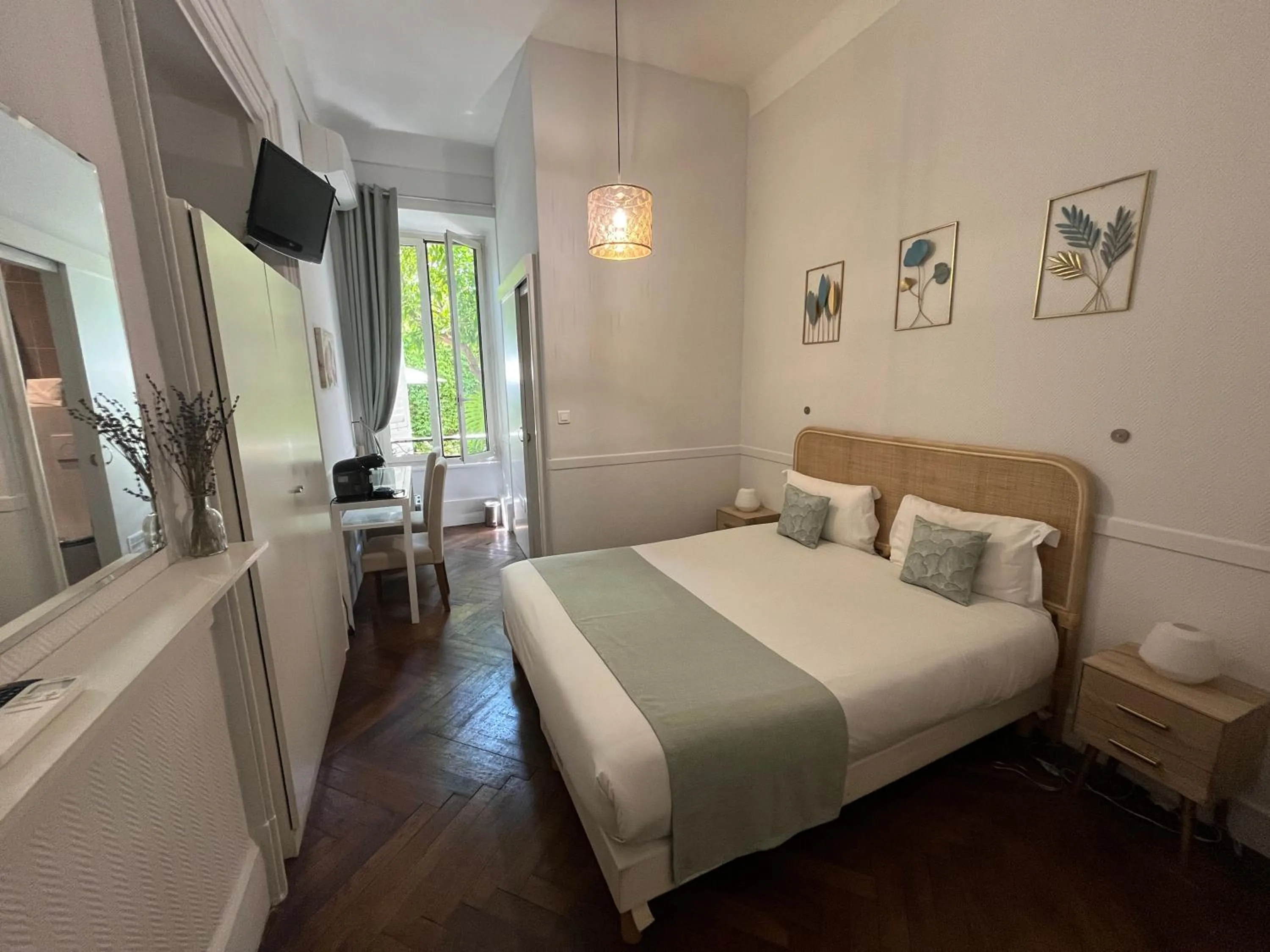 Bedroom, Bed in Nice Garden Hotel