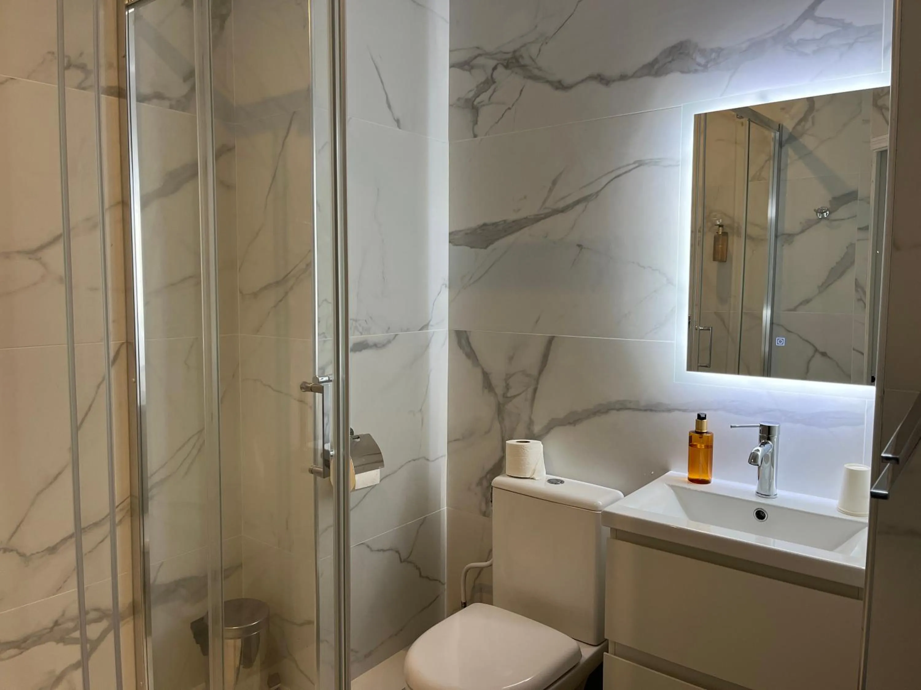 Bathroom in Nice Garden Hotel