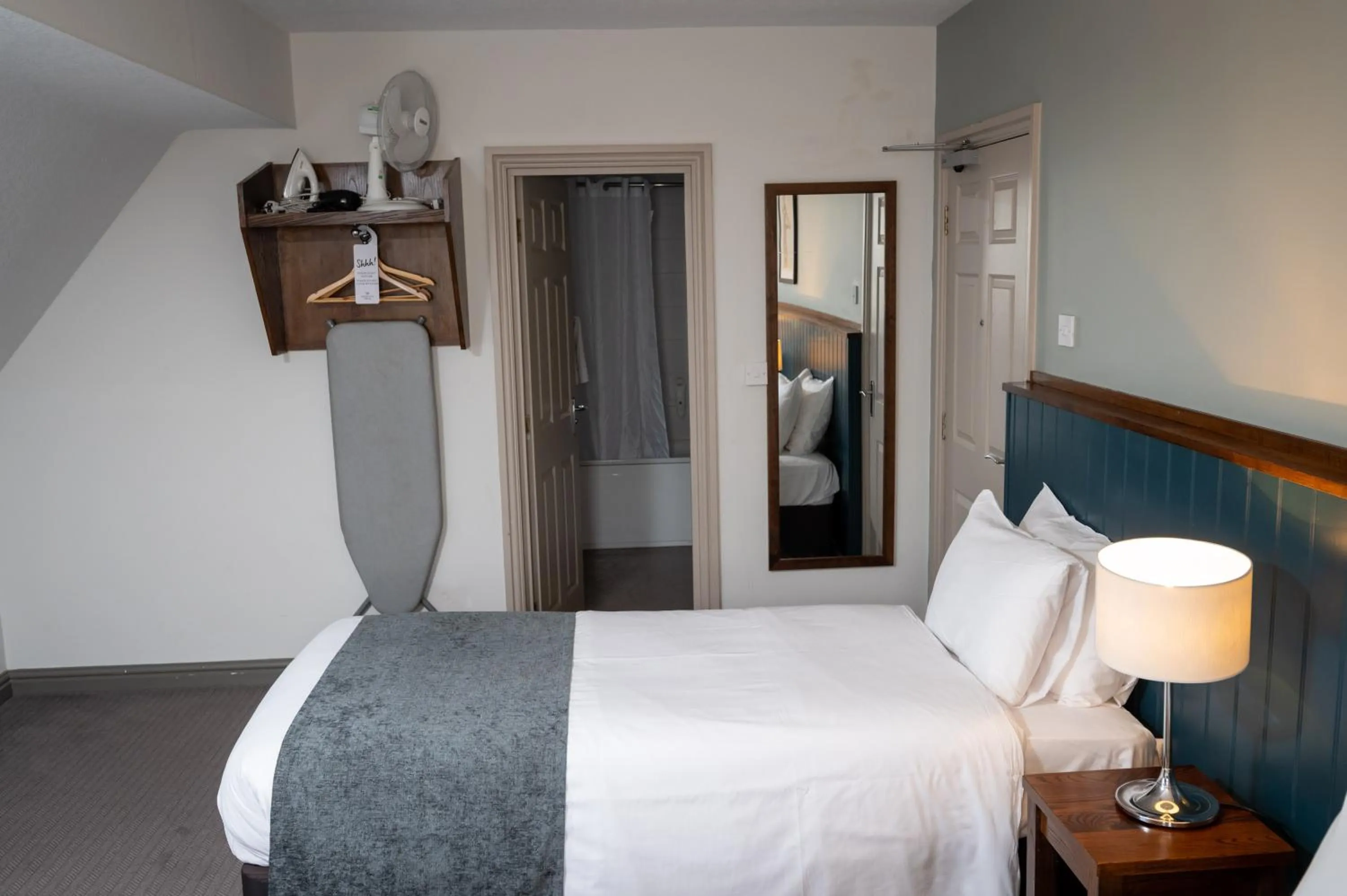 Bedroom, Bed in Cocked Hat by Greene King Inns